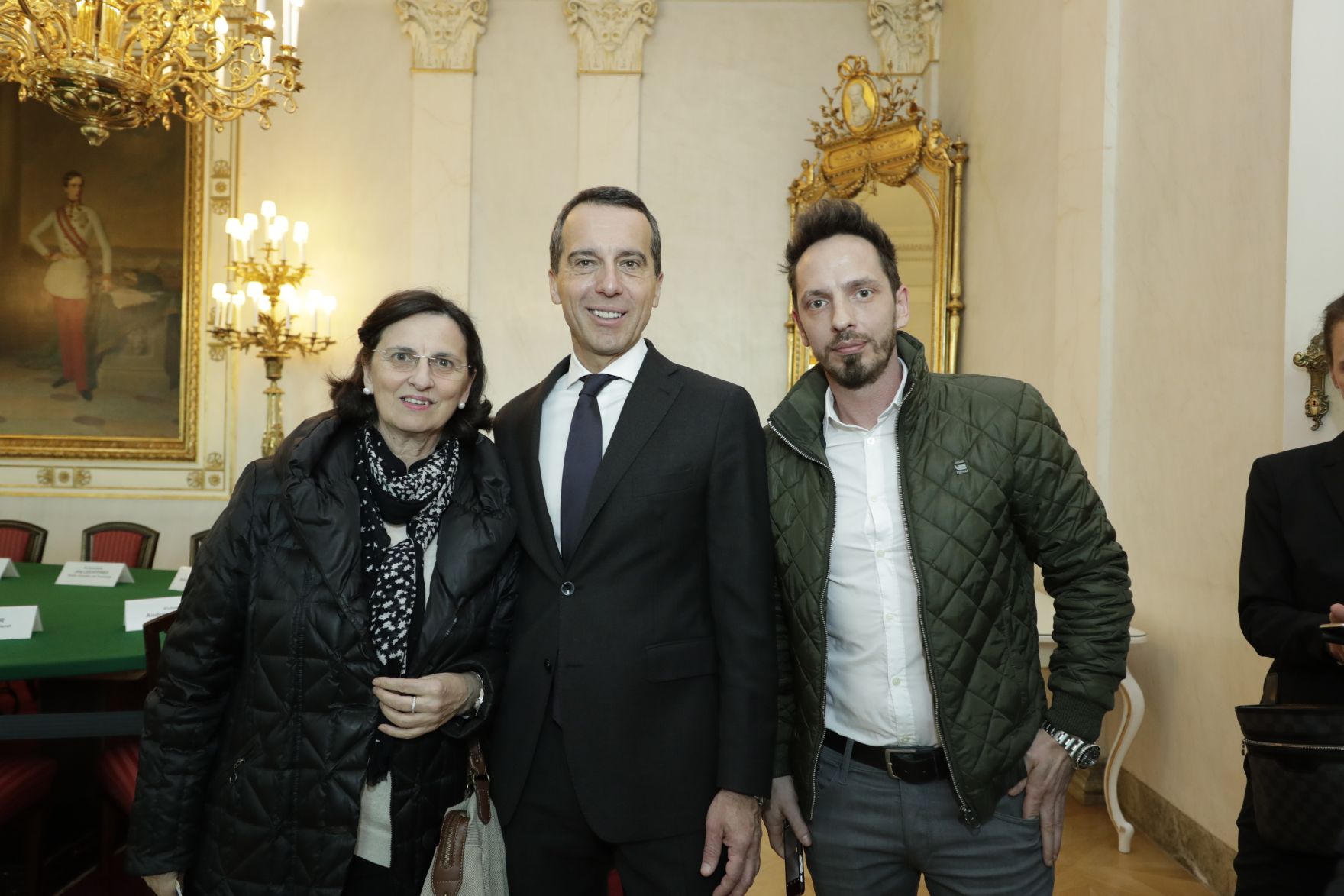 Am 26. Oktober 2016 empfing Bundeskanzler Christian Kern im Rahmen des Nationalfeiertages Besucherinnen und Besucher im Bundeskanzleramt.