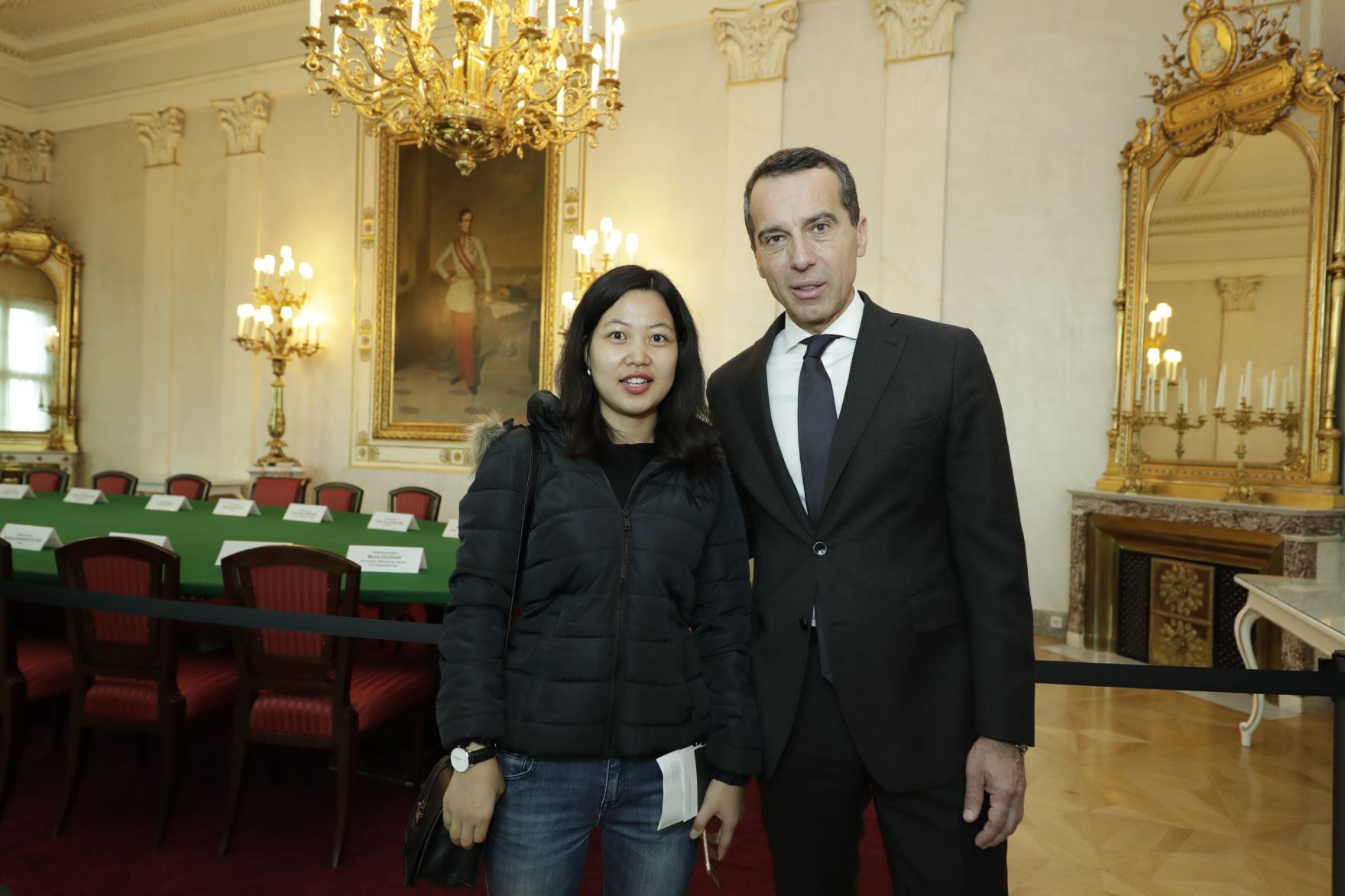Am 26. Oktober 2016 empfing Bundeskanzler Christian Kern im Rahmen des Nationalfeiertages Besucherinnen und Besucher im Bundeskanzleramt.