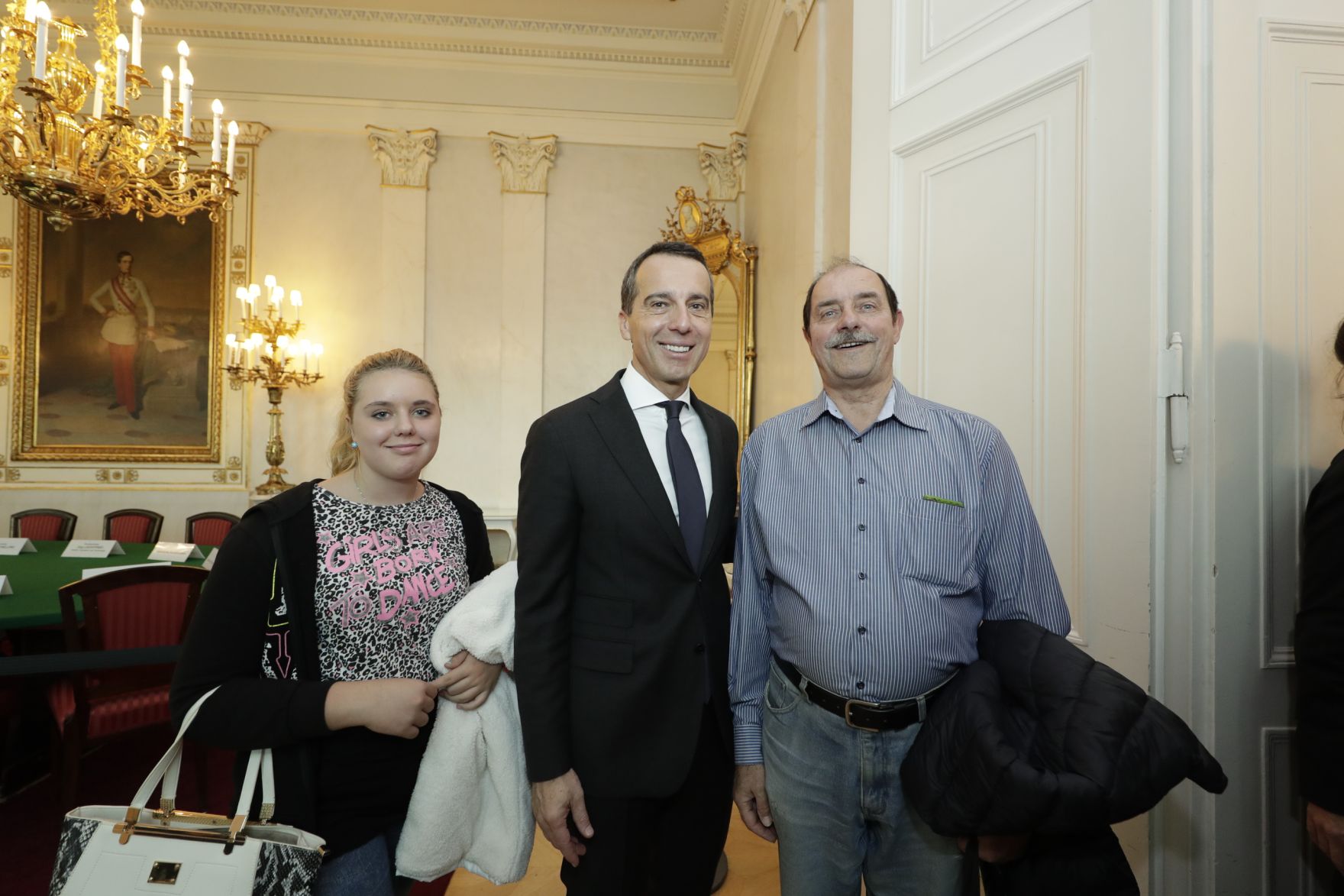 Am 26. Oktober 2016 empfing Bundeskanzler Christian Kern im Rahmen des Nationalfeiertages Besucherinnen und Besucher im Bundeskanzleramt.