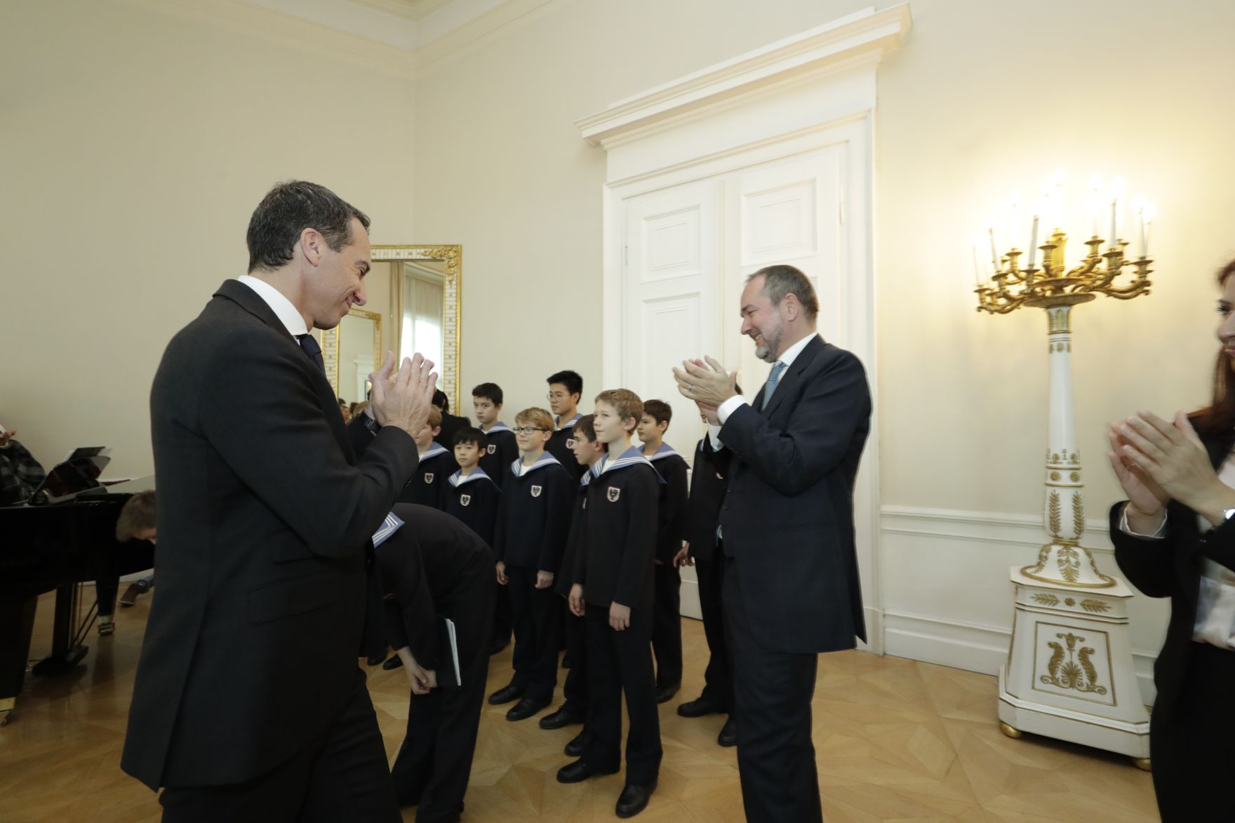 Am 26. Oktober 2016 empfing Bundeskanzler Christian Kern im Rahmen des Nationalfeiertages Besucherinnen und Besucher im Bundeskanzleramt.