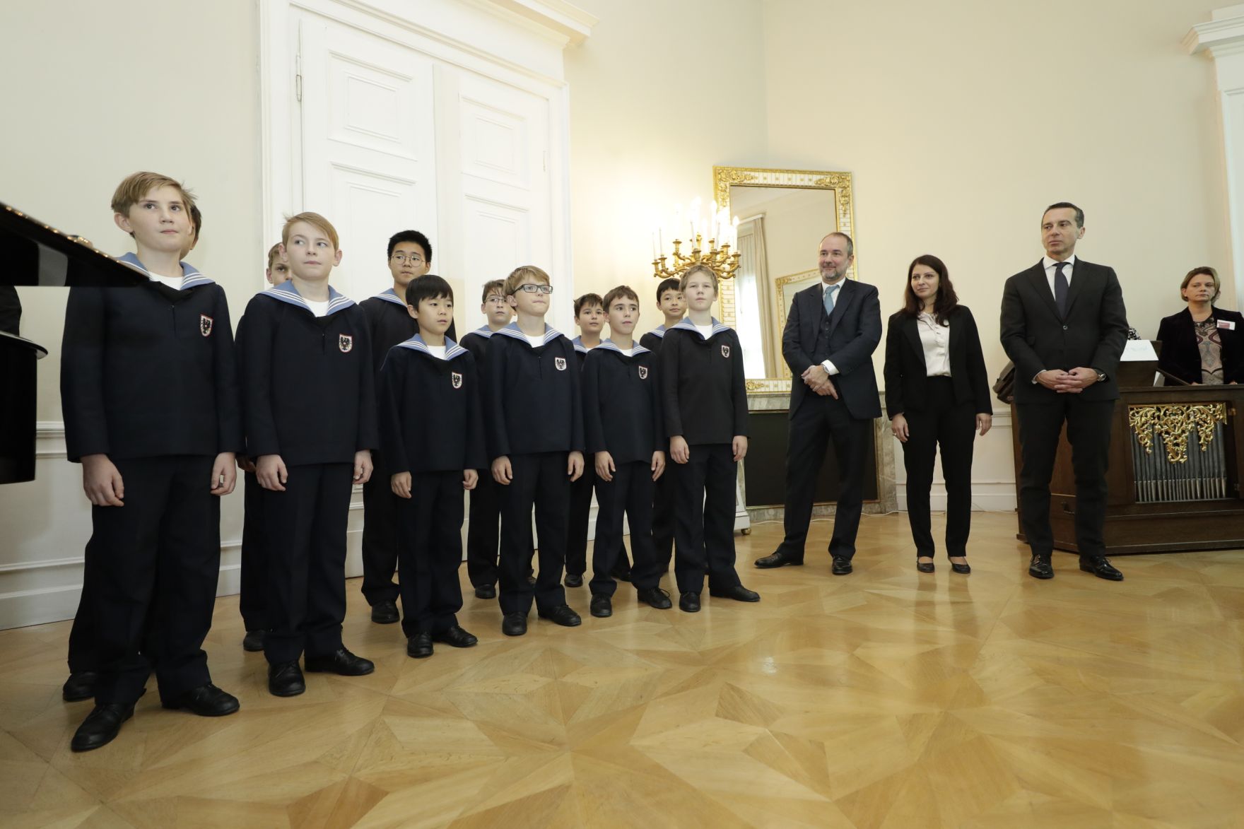 Am 26. Oktober 2016 empfing Bundeskanzler Christian Kern im Rahmen des Nationalfeiertages Besucherinnen und Besucher im Bundeskanzleramt.