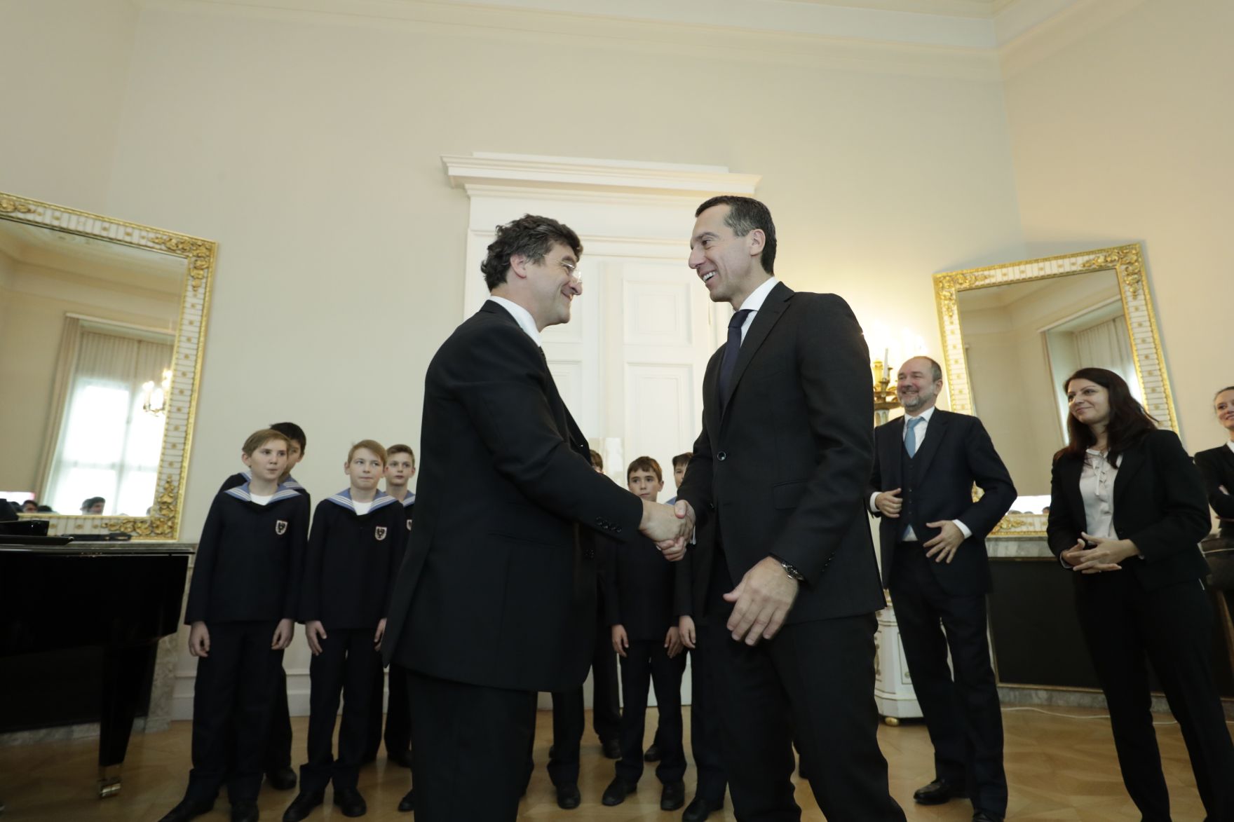 Am 26. Oktober 2016 empfing Bundeskanzler Christian Kern im Rahmen des Nationalfeiertages Besucherinnen und Besucher im Bundeskanzleramt.