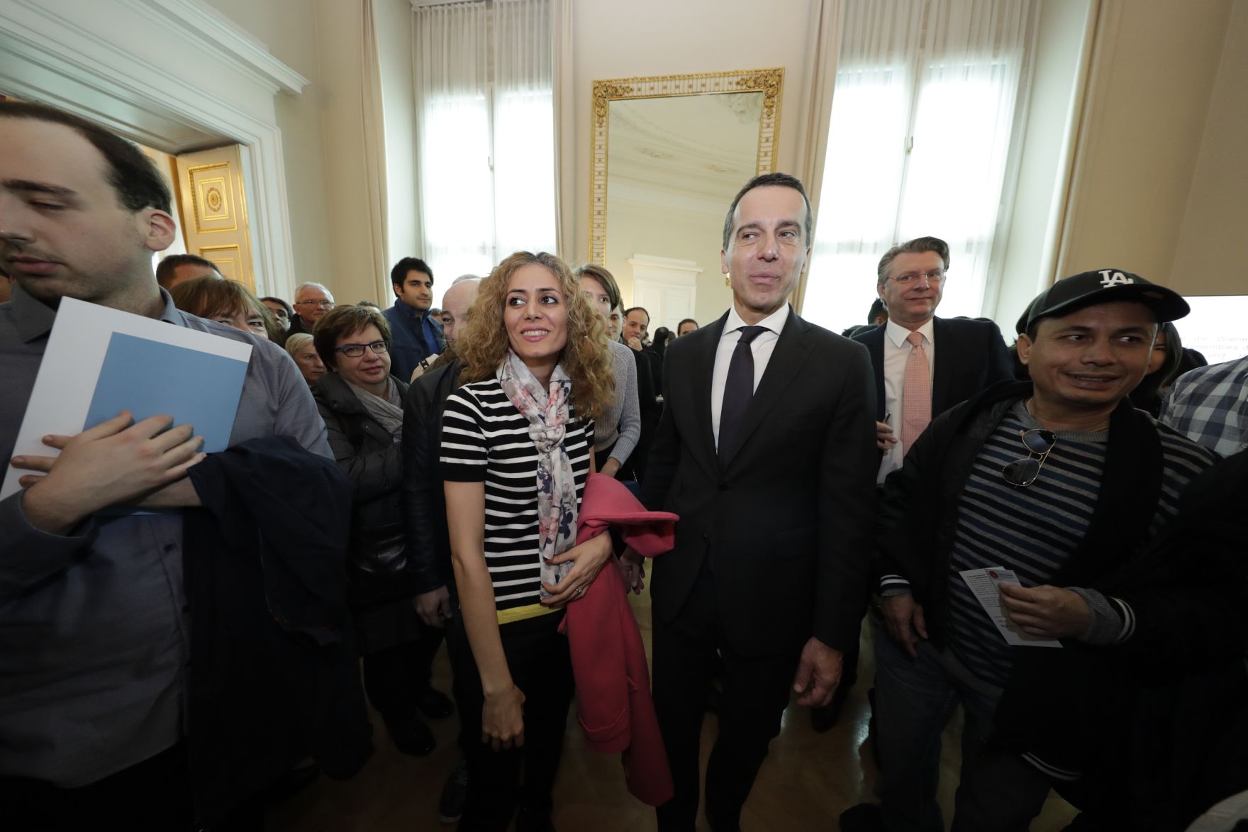 Am 26. Oktober 2016 empfing Bundeskanzler Christian Kern im Rahmen des Nationalfeiertages Besucherinnen und Besucher im Bundeskanzleramt.