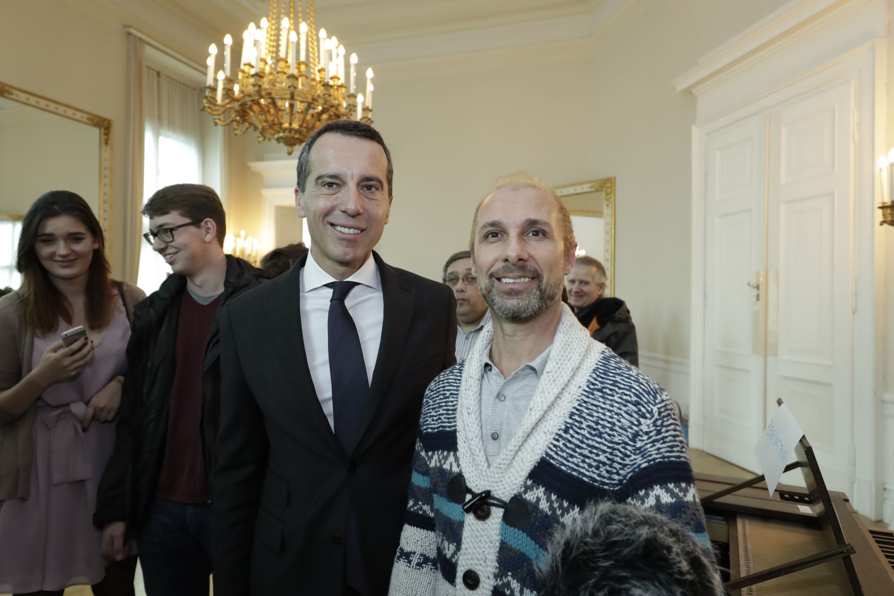 Am 26. Oktober 2016 empfing Bundeskanzler Christian Kern im Rahmen des Nationalfeiertages Besucherinnen und Besucher im Bundeskanzleramt.