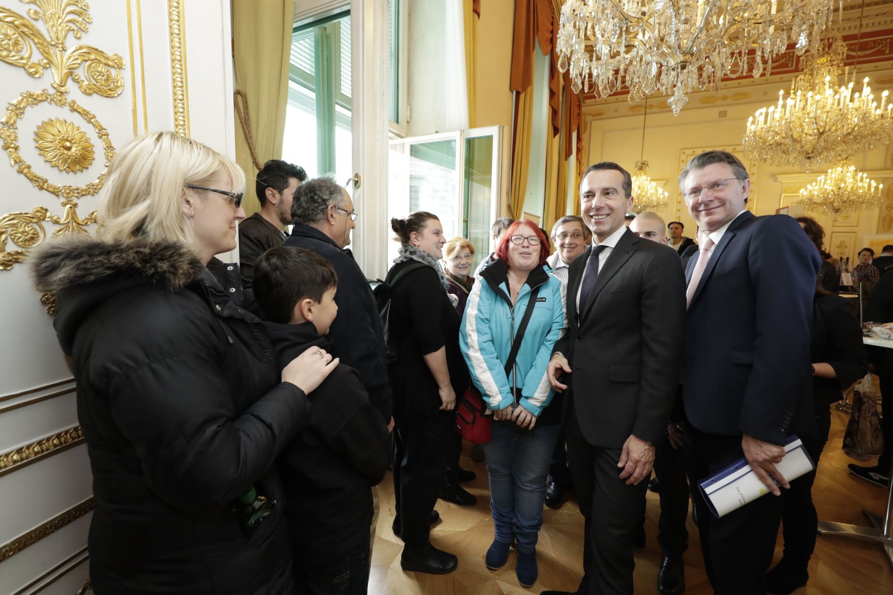 Am 26. Oktober 2016 empfing Bundeskanzler Christian Kern im Rahmen des Nationalfeiertages Besucherinnen und Besucher im Bundeskanzleramt.