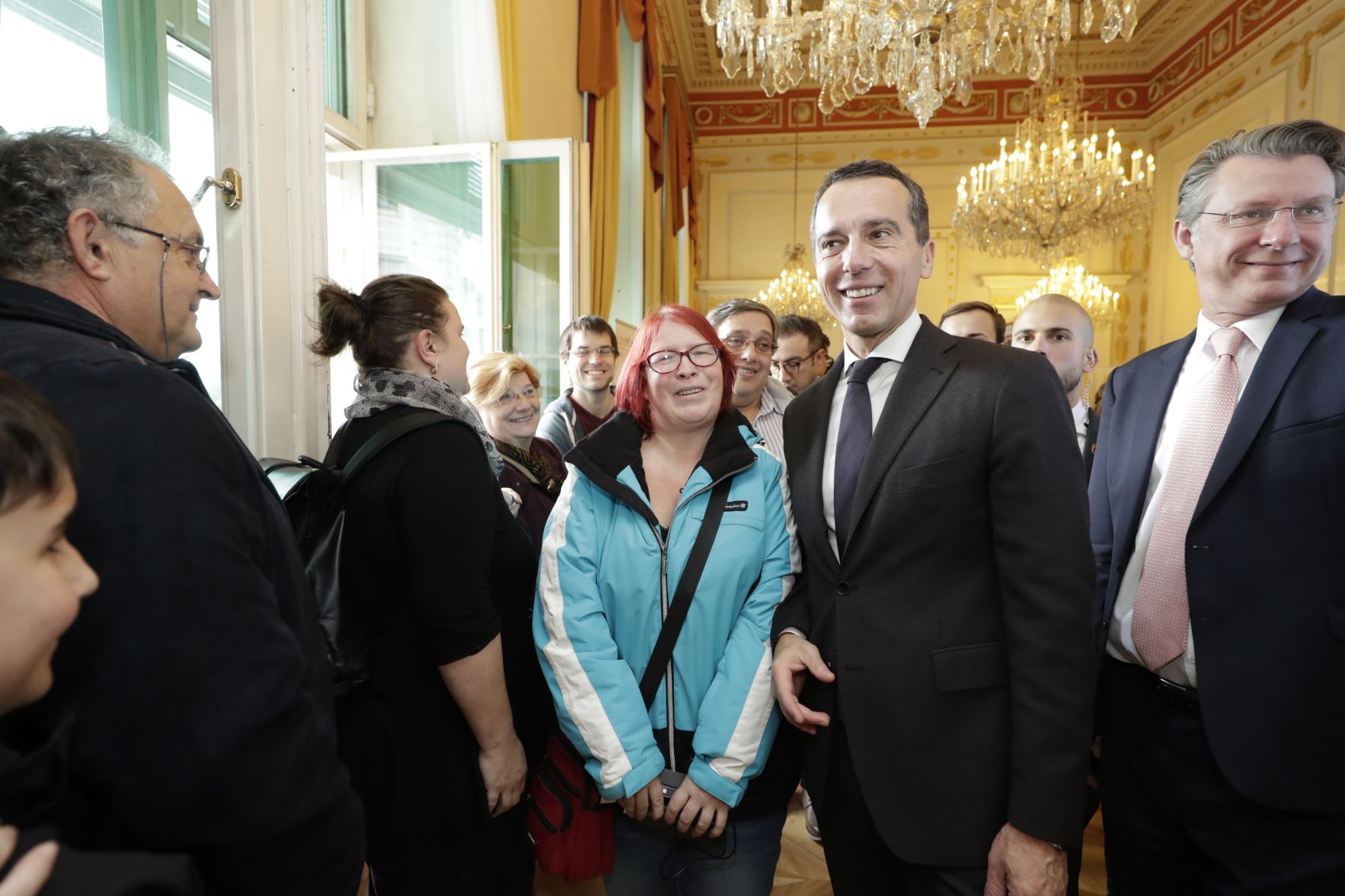 Am 26. Oktober 2016 empfing Bundeskanzler Christian Kern im Rahmen des Nationalfeiertages Besucherinnen und Besucher im Bundeskanzleramt.