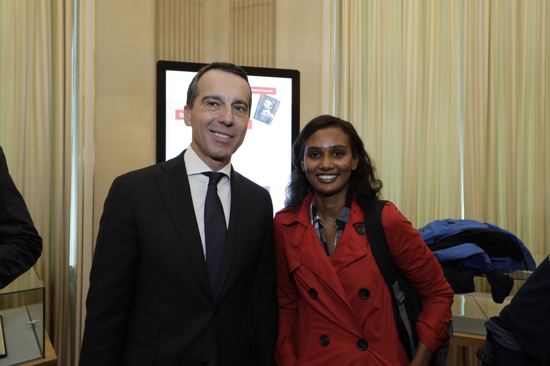 Am 26. Oktober 2016 empfing Bundeskanzler Christian Kern im Rahmen des Nationalfeiertages Besucherinnen und Besucher im Bundeskanzleramt.
