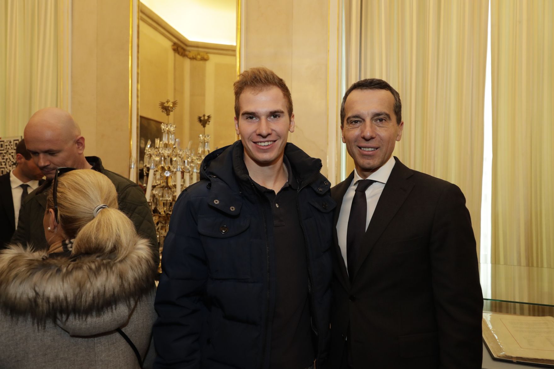 Am 26. Oktober 2016 empfing Bundeskanzler Christian Kern im Rahmen des Nationalfeiertages Besucherinnen und Besucher im Bundeskanzleramt.