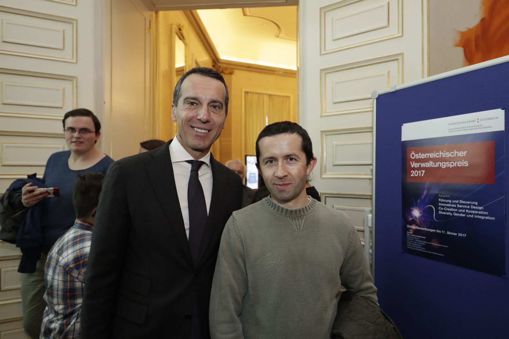 Am 26. Oktober 2016 empfing Bundeskanzler Christian Kern im Rahmen des Nationalfeiertages Besucherinnen und Besucher im Bundeskanzleramt.