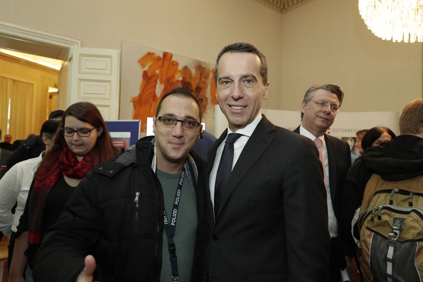 Am 26. Oktober 2016 empfing Bundeskanzler Christian Kern im Rahmen des Nationalfeiertages Besucherinnen und Besucher im Bundeskanzleramt.