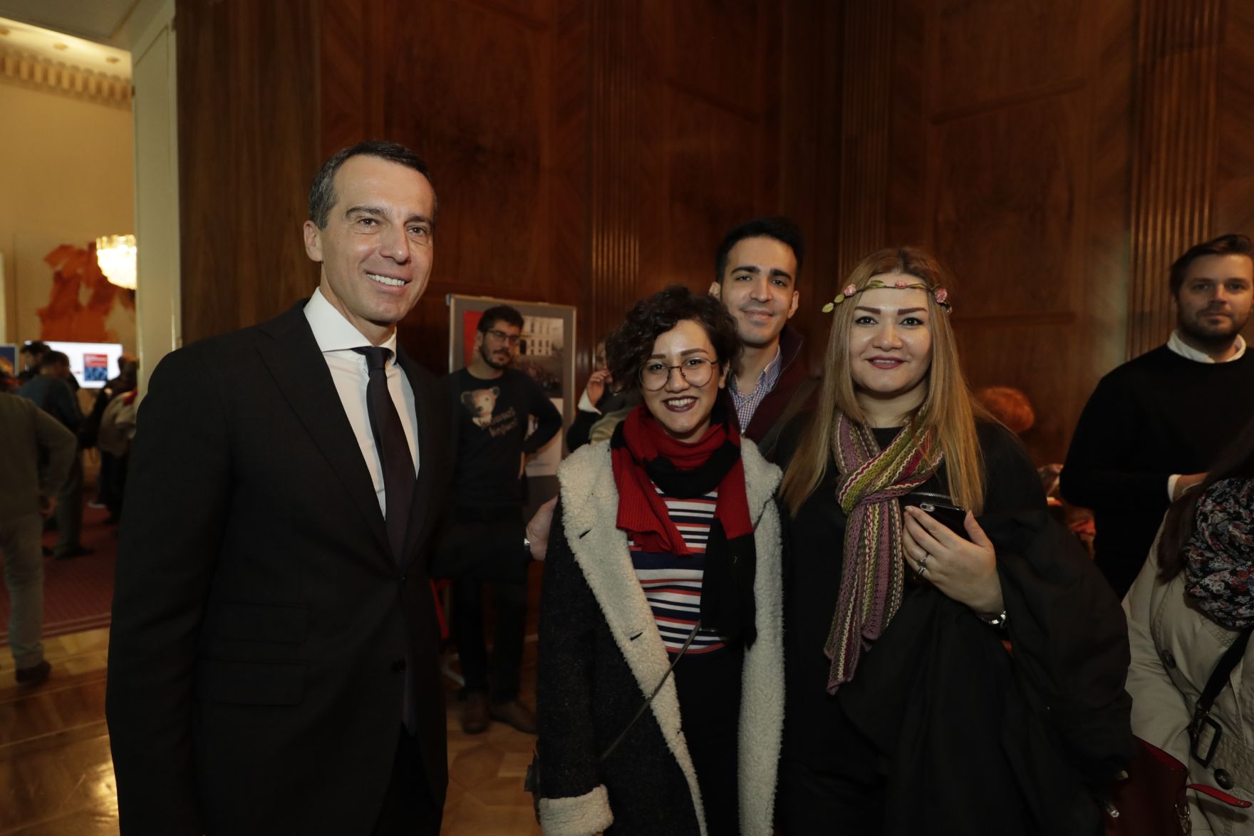 Am 26. Oktober 2016 empfing Bundeskanzler Christian Kern im Rahmen des Nationalfeiertages Besucherinnen und Besucher im Bundeskanzleramt.