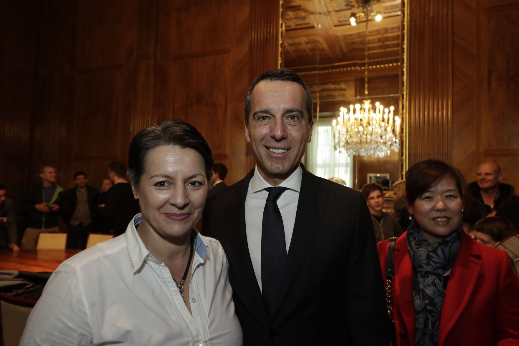Am 26. Oktober 2016 empfing Bundeskanzler Christian Kern im Rahmen des Nationalfeiertages Besucherinnen und Besucher im Bundeskanzleramt.