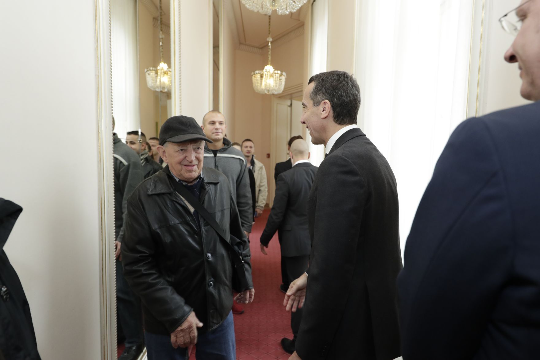 Am 26. Oktober 2016 empfing Bundeskanzler Christian Kern im Rahmen des Nationalfeiertages Besucherinnen und Besucher im Bundeskanzleramt.