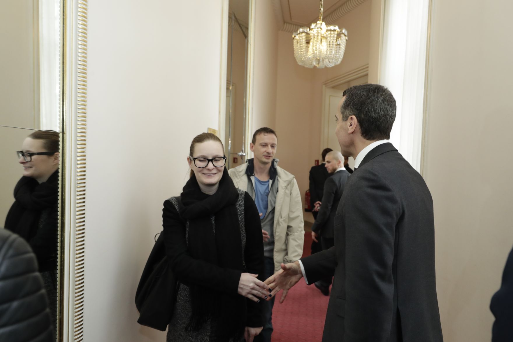 Am 26. Oktober 2016 empfing Bundeskanzler Christian Kern im Rahmen des Nationalfeiertages Besucherinnen und Besucher im Bundeskanzleramt.
