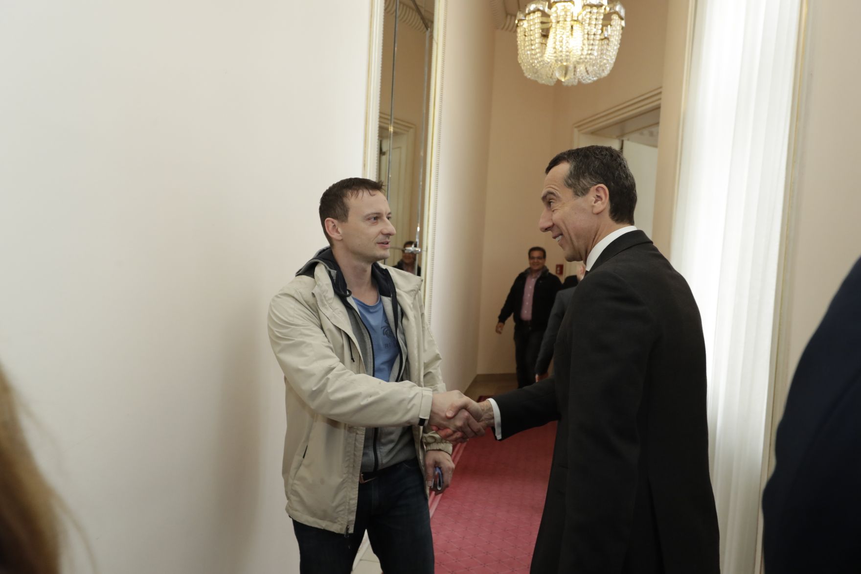 Am 26. Oktober 2016 empfing Bundeskanzler Christian Kern im Rahmen des Nationalfeiertages Besucherinnen und Besucher im Bundeskanzleramt.