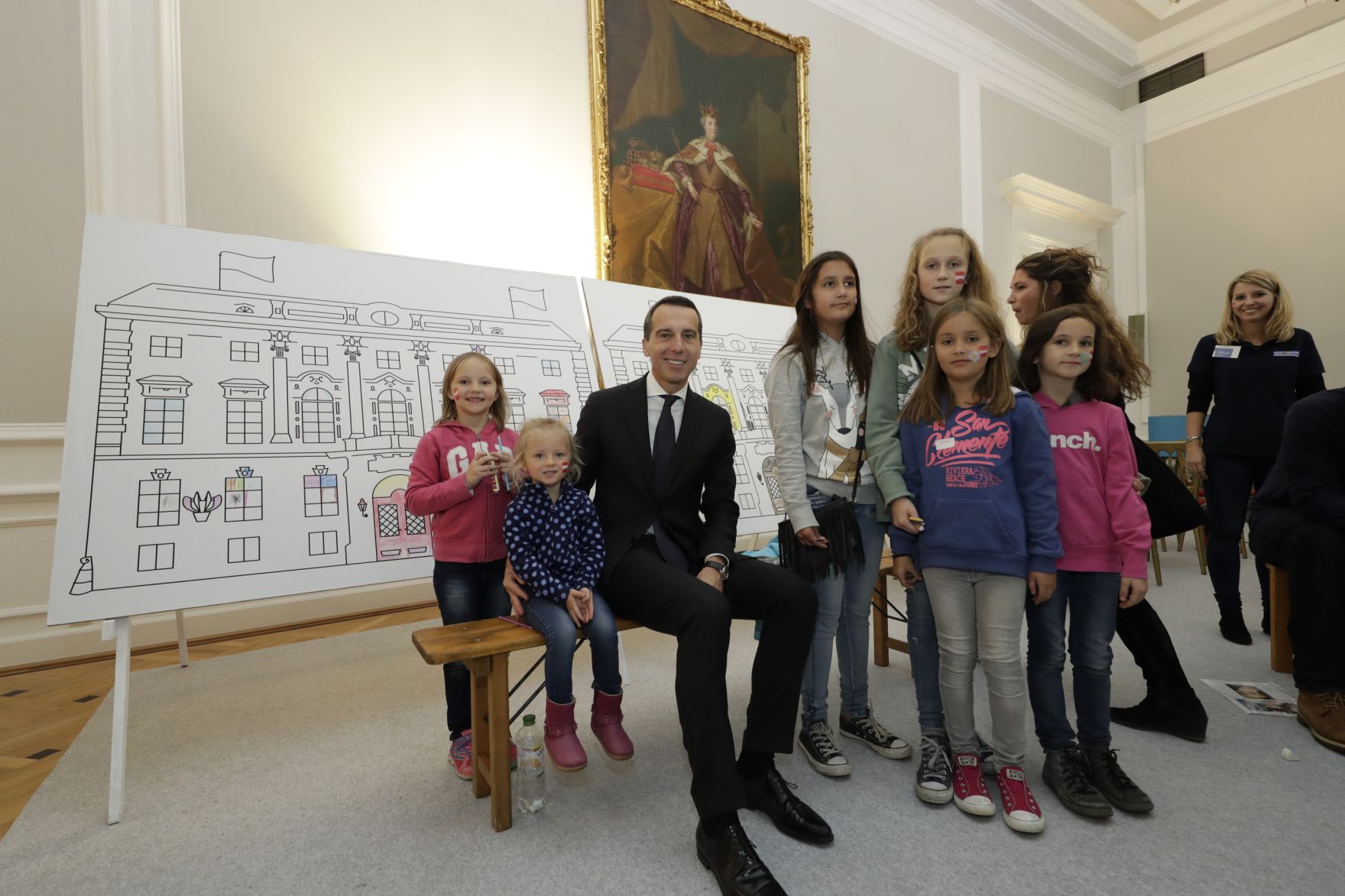 Am 26. Oktober 2016 empfing Bundeskanzler Christian Kern im Rahmen des Nationalfeiertages Besucherinnen und Besucher im Bundeskanzleramt.