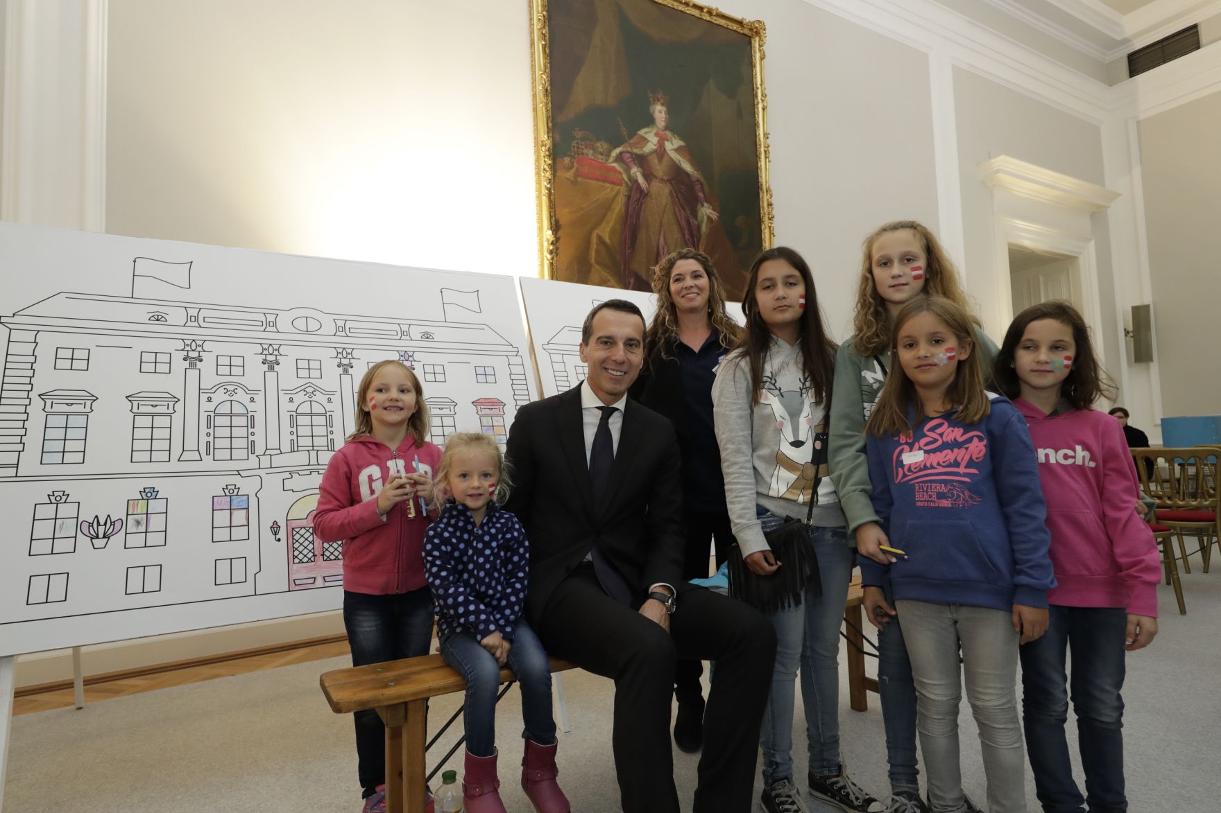 Am 26. Oktober 2016 empfing Bundeskanzler Christian Kern im Rahmen des Nationalfeiertages Besucherinnen und Besucher im Bundeskanzleramt.