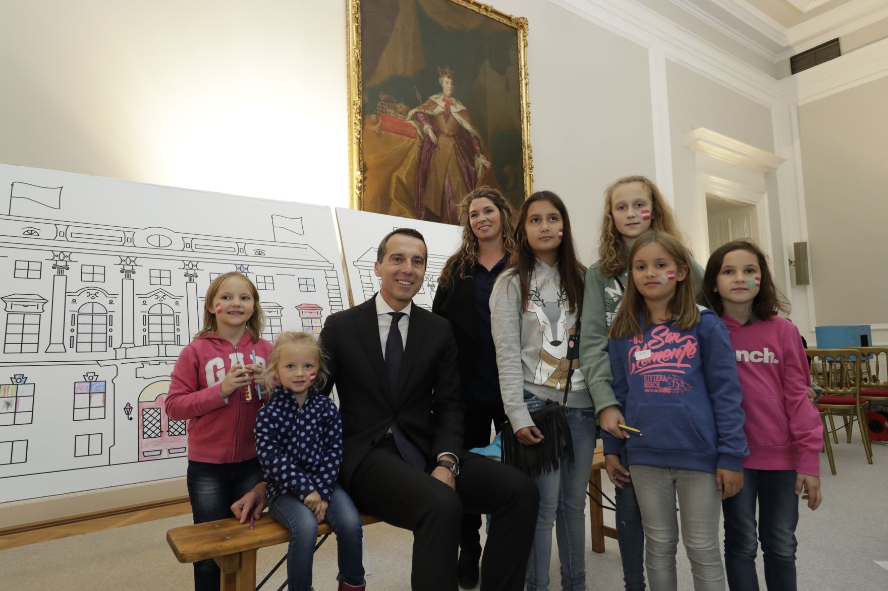 Am 26. Oktober 2016 empfing Bundeskanzler Christian Kern im Rahmen des Nationalfeiertages Besucherinnen und Besucher im Bundeskanzleramt.
