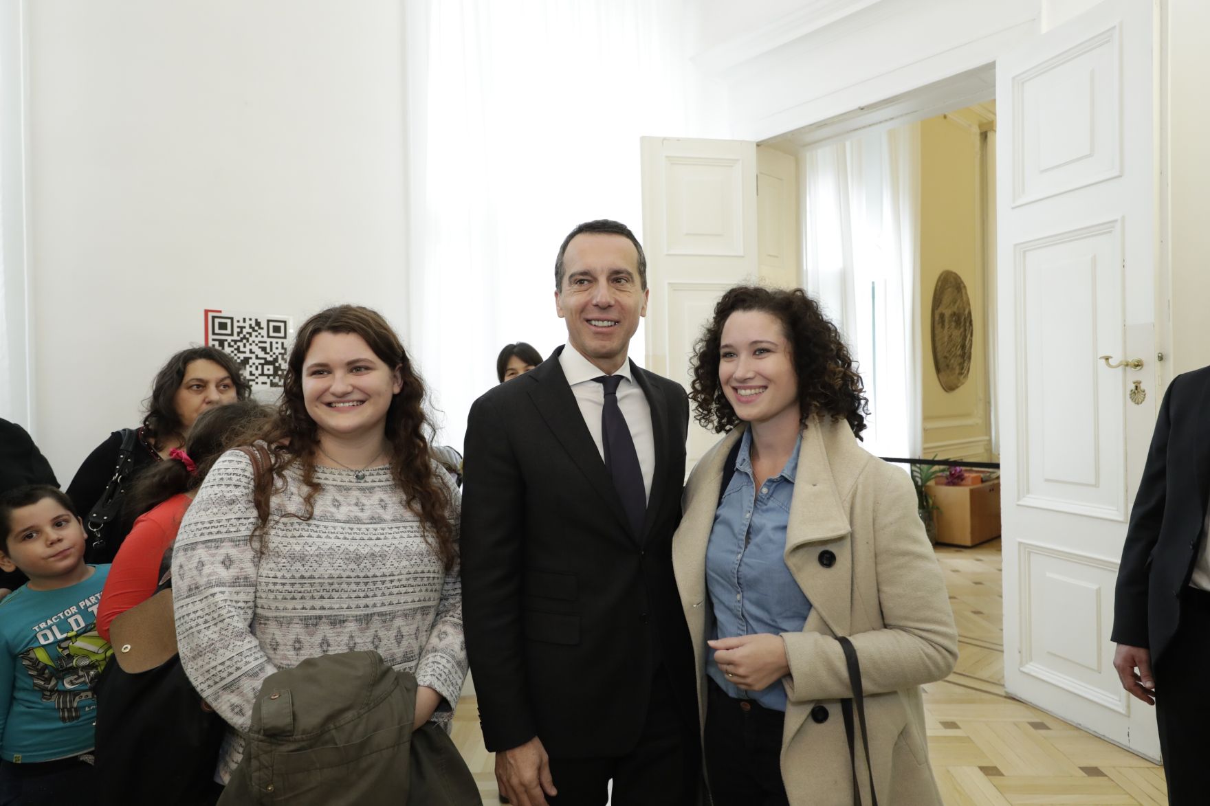 Am 26. Oktober 2016 empfing Bundeskanzler Christian Kern im Rahmen des Nationalfeiertages Besucherinnen und Besucher im Bundeskanzleramt.