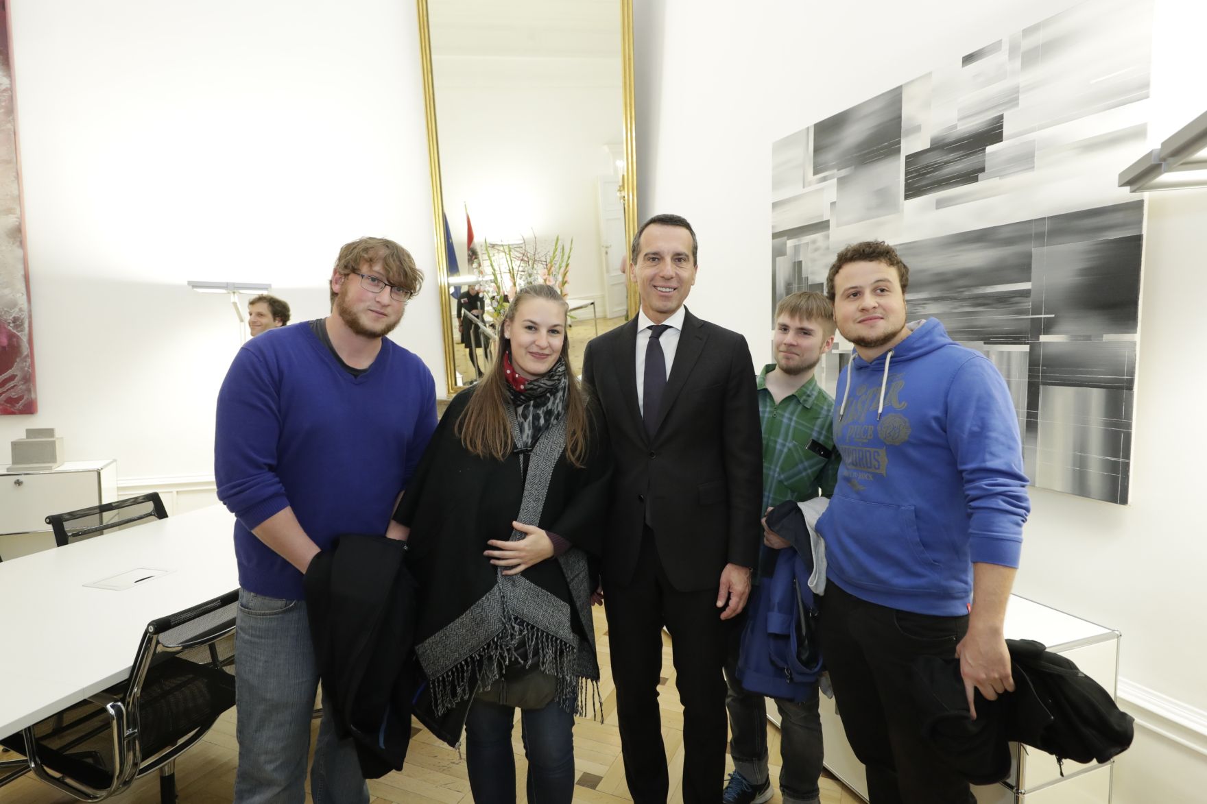 Am 26. Oktober 2016 empfing Bundeskanzler Christian Kern im Rahmen des Nationalfeiertages Besucherinnen und Besucher im Bundeskanzleramt.