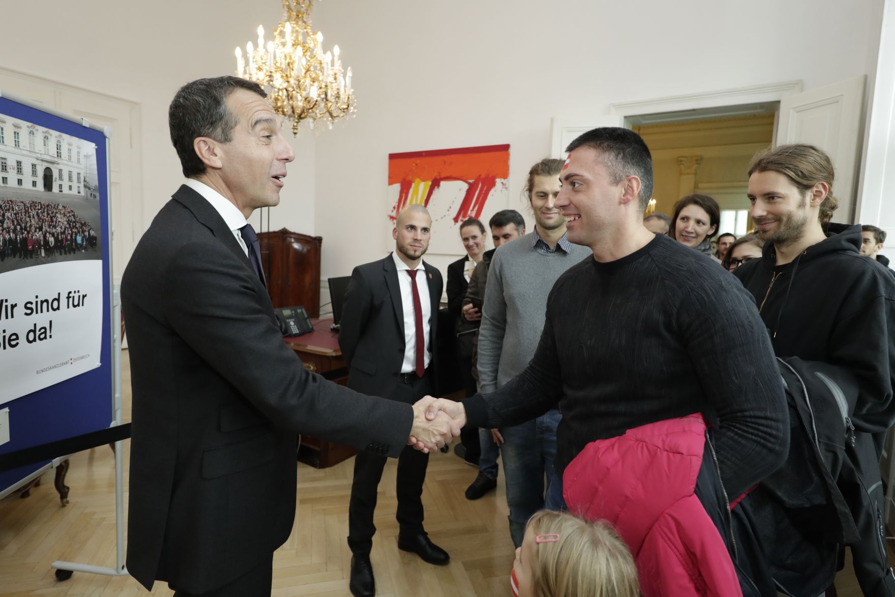 Am 26. Oktober 2016 empfing Bundeskanzler Christian Kern im Rahmen des Nationalfeiertages Besucherinnen und Besucher im Bundeskanzleramt.
