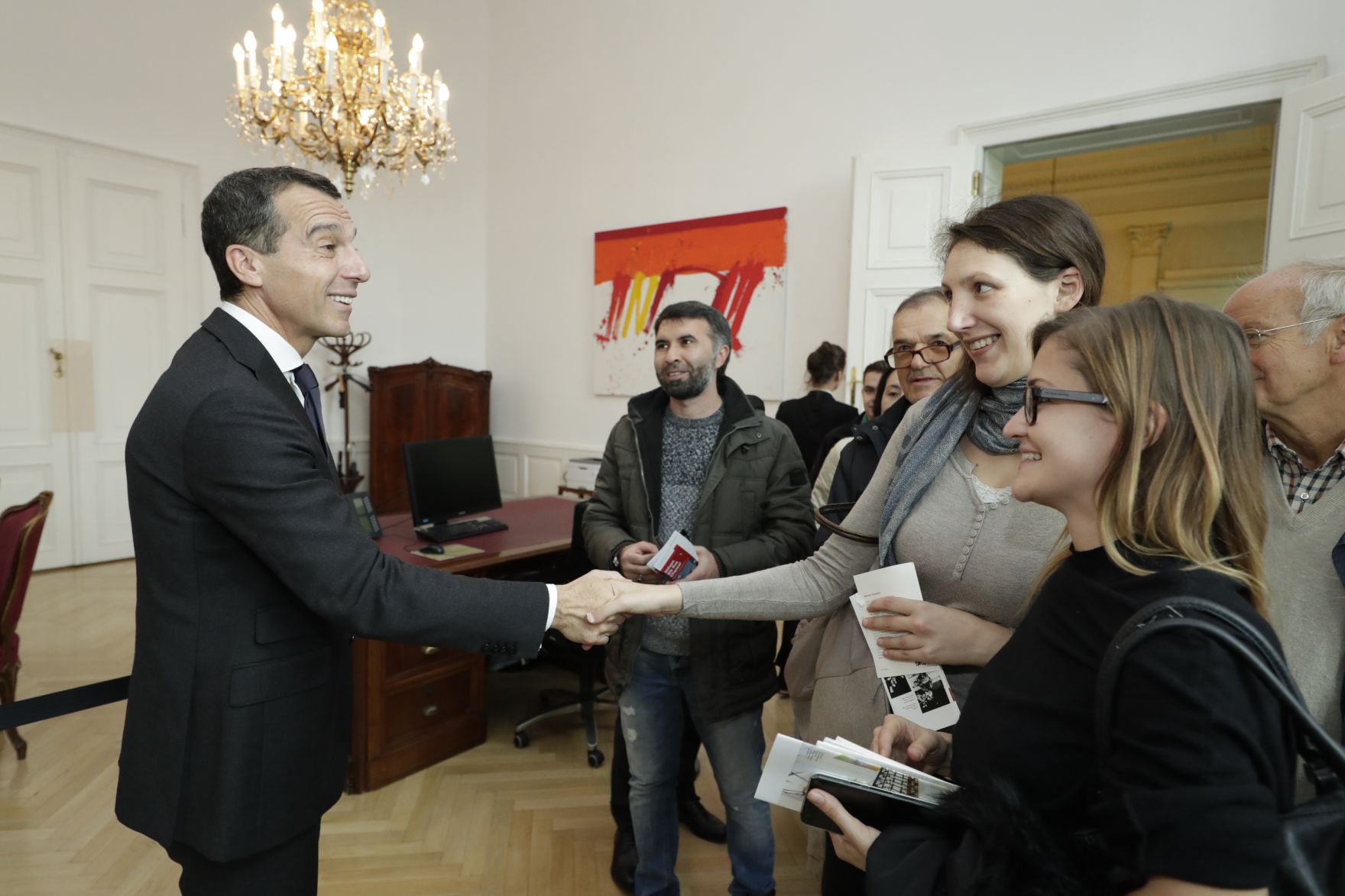 Am 26. Oktober 2016 empfing Bundeskanzler Christian Kern im Rahmen des Nationalfeiertages Besucherinnen und Besucher im Bundeskanzleramt.