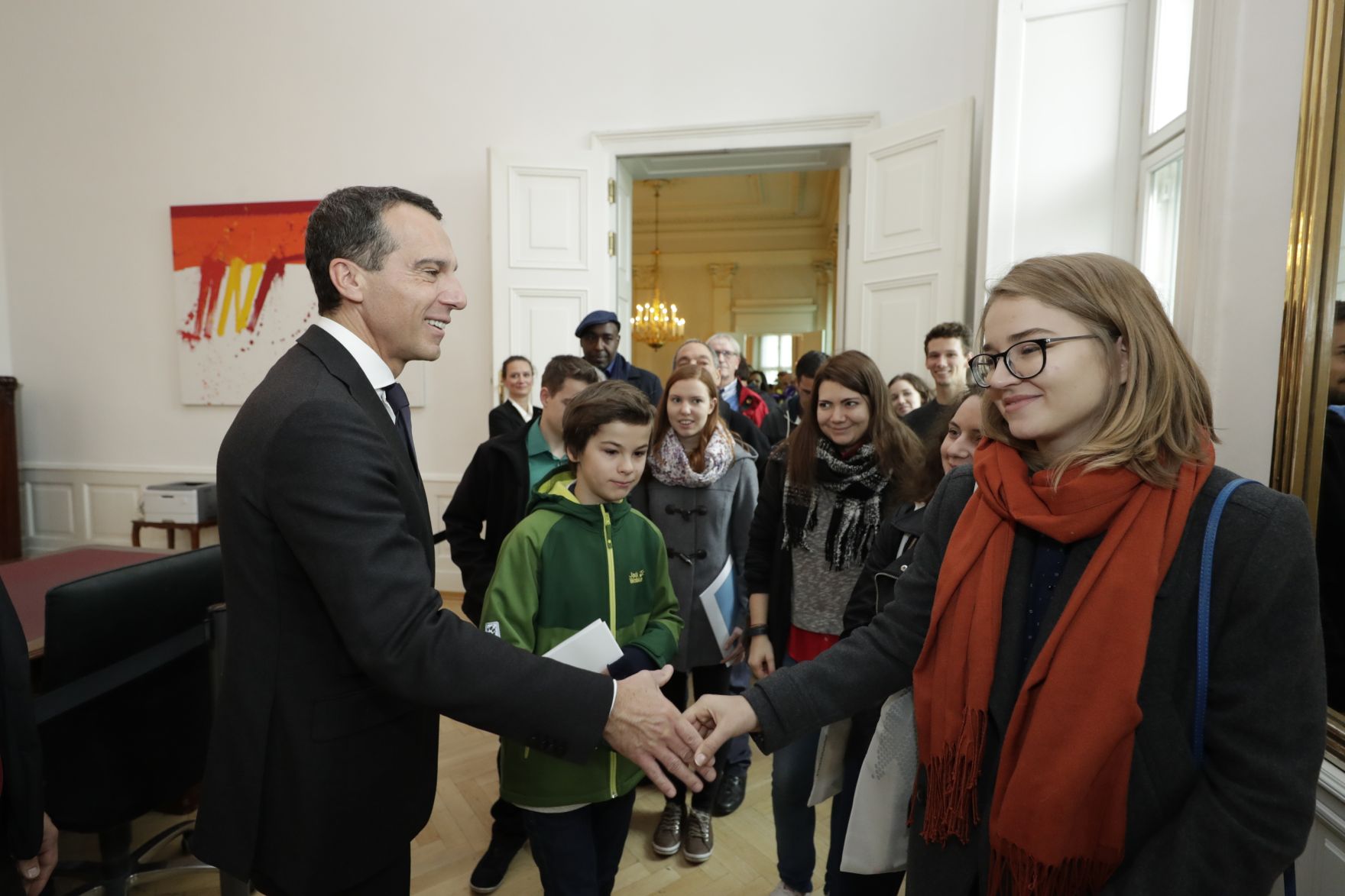 Am 26. Oktober 2016 empfing Bundeskanzler Christian Kern im Rahmen des Nationalfeiertages Besucherinnen und Besucher im Bundeskanzleramt.