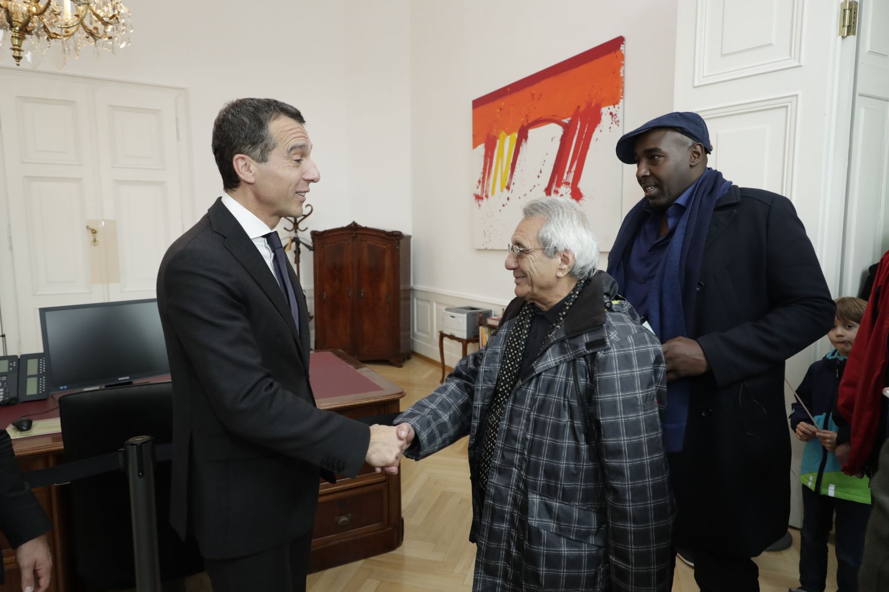 Am 26. Oktober 2016 empfing Bundeskanzler Christian Kern im Rahmen des Nationalfeiertages Besucherinnen und Besucher im Bundeskanzleramt.