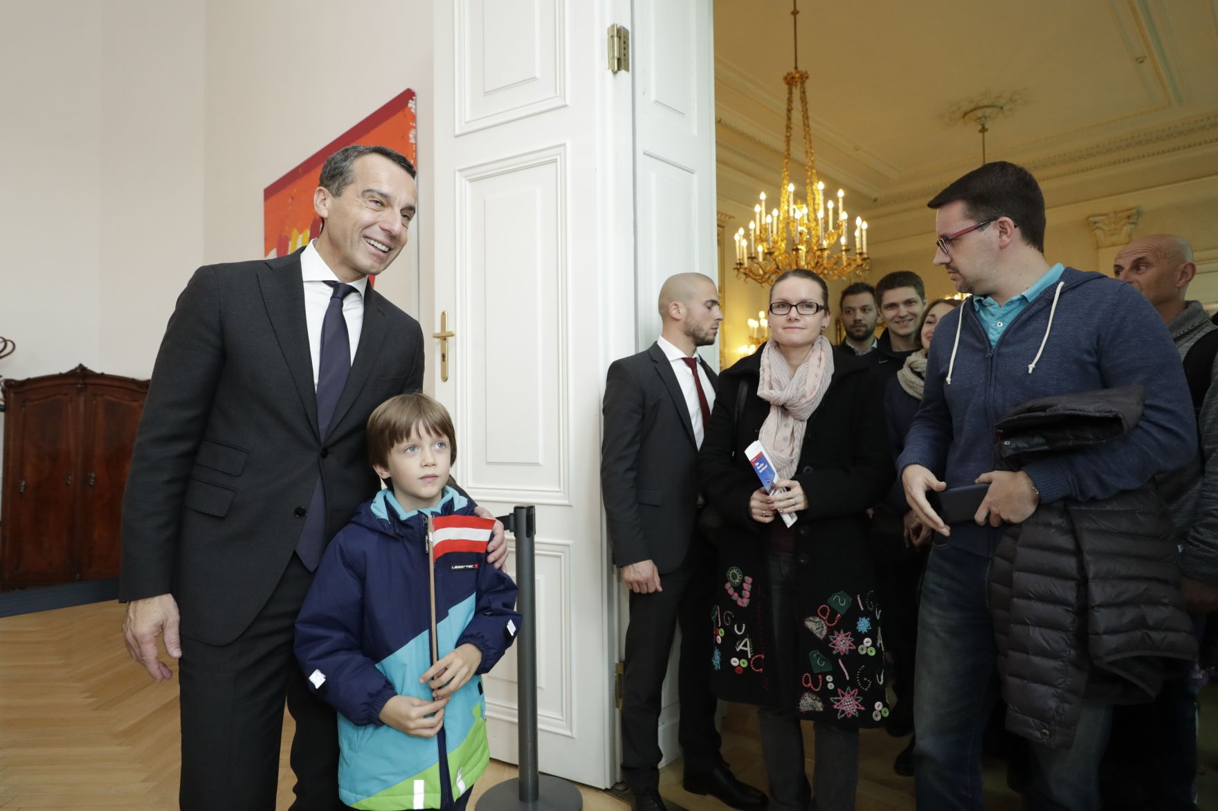 Am 26. Oktober 2016 empfing Bundeskanzler Christian Kern im Rahmen des Nationalfeiertages Besucherinnen und Besucher im Bundeskanzleramt.