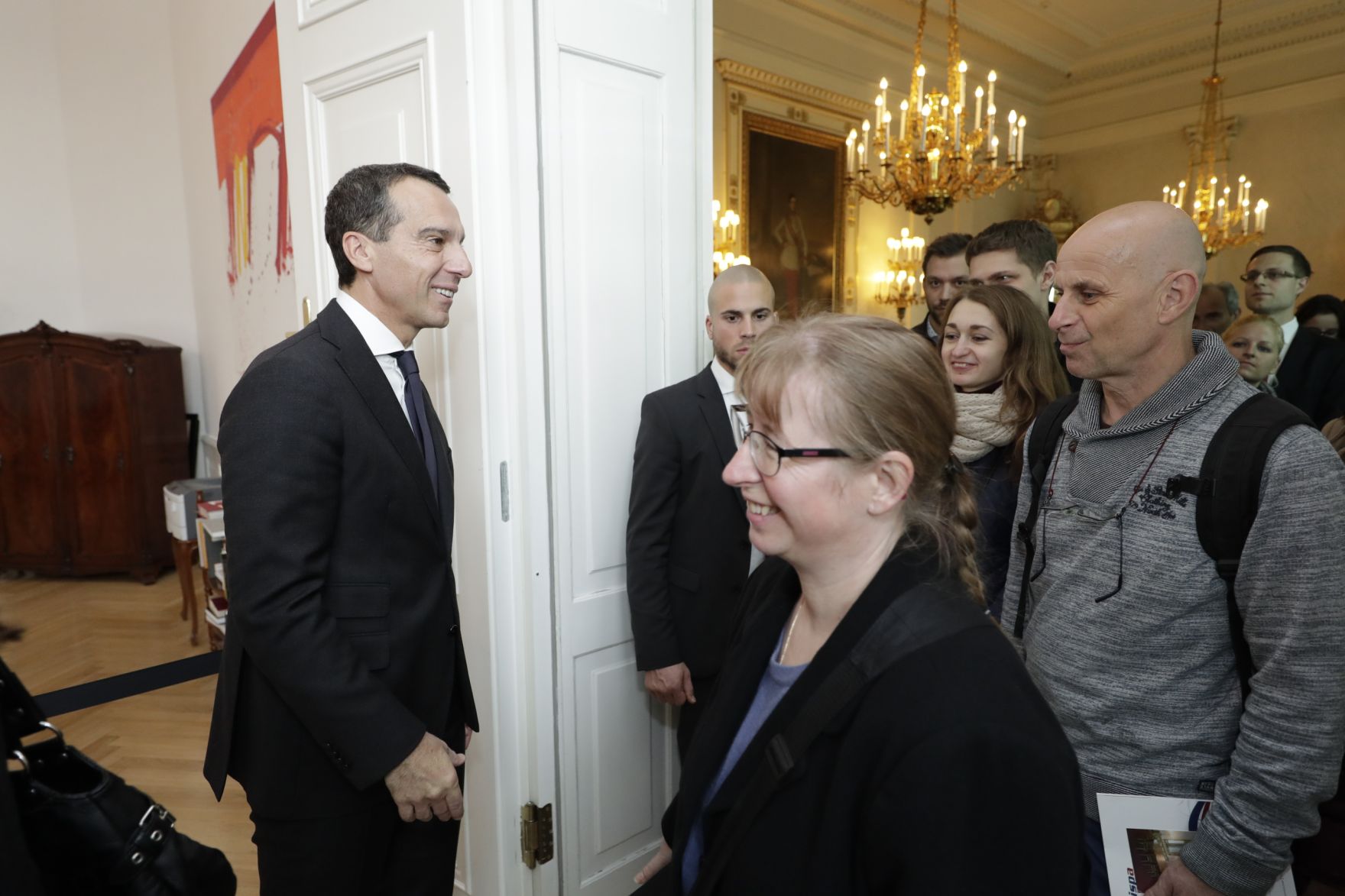 Am 26. Oktober 2016 empfing Bundeskanzler Christian Kern im Rahmen des Nationalfeiertages Besucherinnen und Besucher im Bundeskanzleramt.