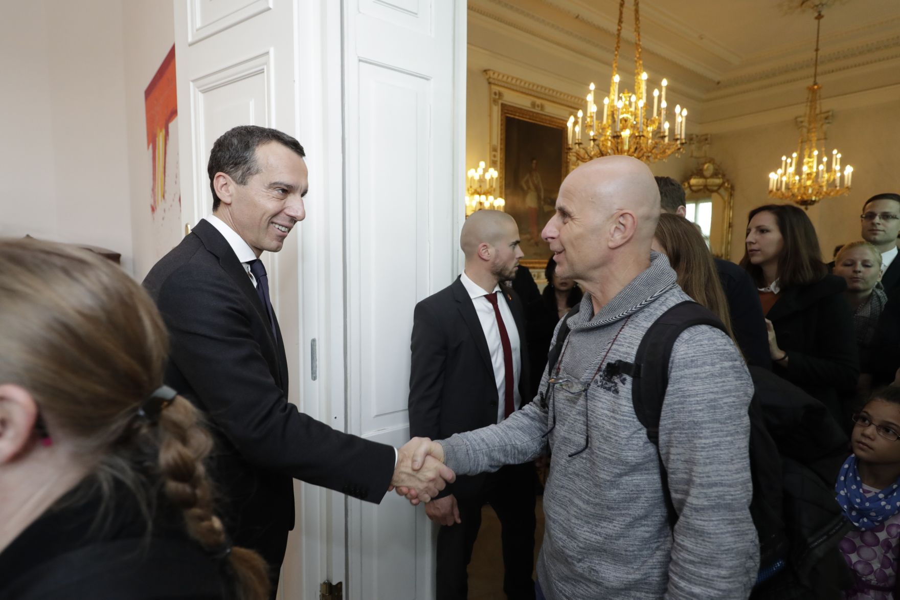 Am 26. Oktober 2016 empfing Bundeskanzler Christian Kern im Rahmen des Nationalfeiertages Besucherinnen und Besucher im Bundeskanzleramt.