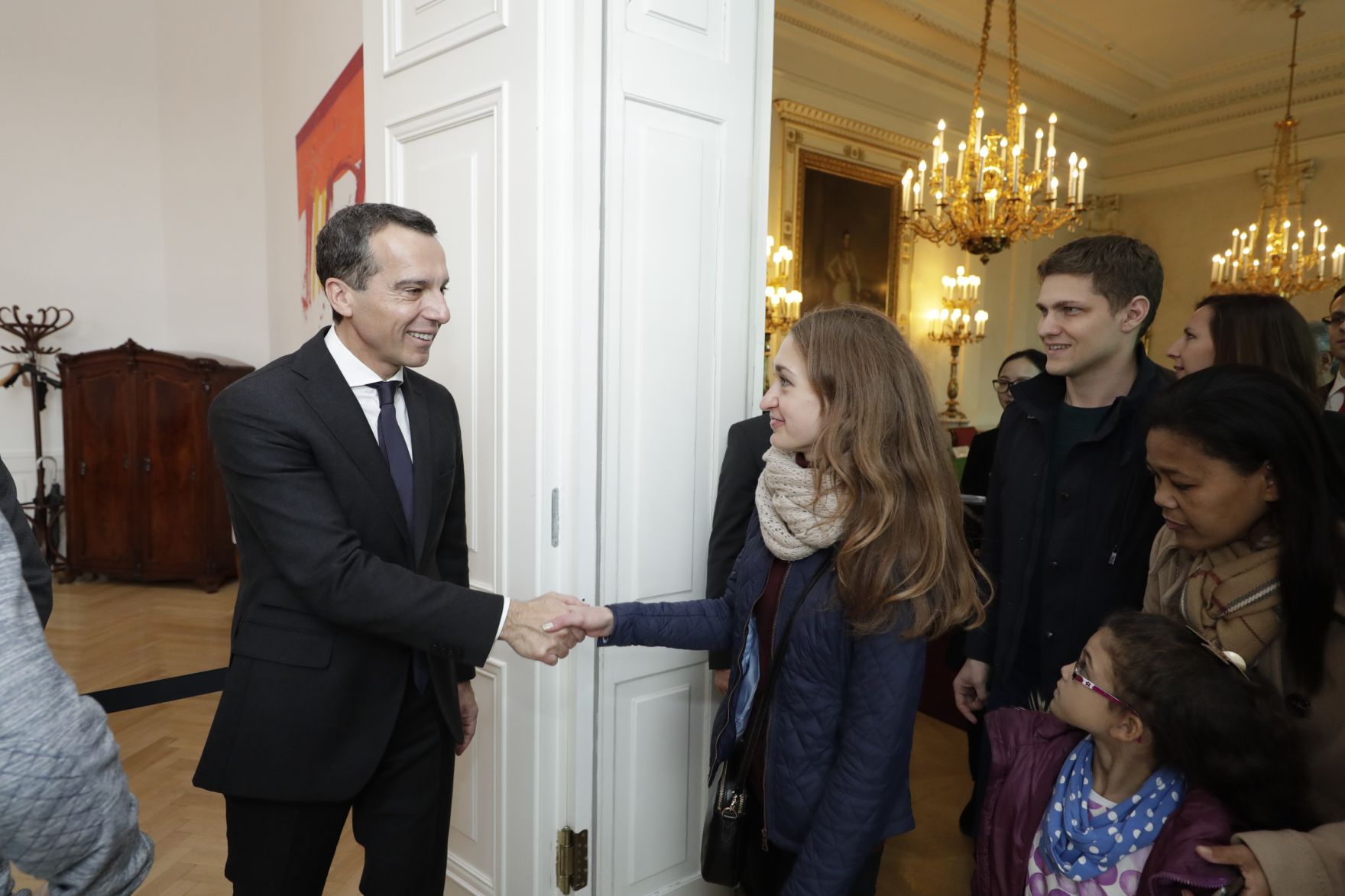 Am 26. Oktober 2016 empfing Bundeskanzler Christian Kern im Rahmen des Nationalfeiertages Besucherinnen und Besucher im Bundeskanzleramt.