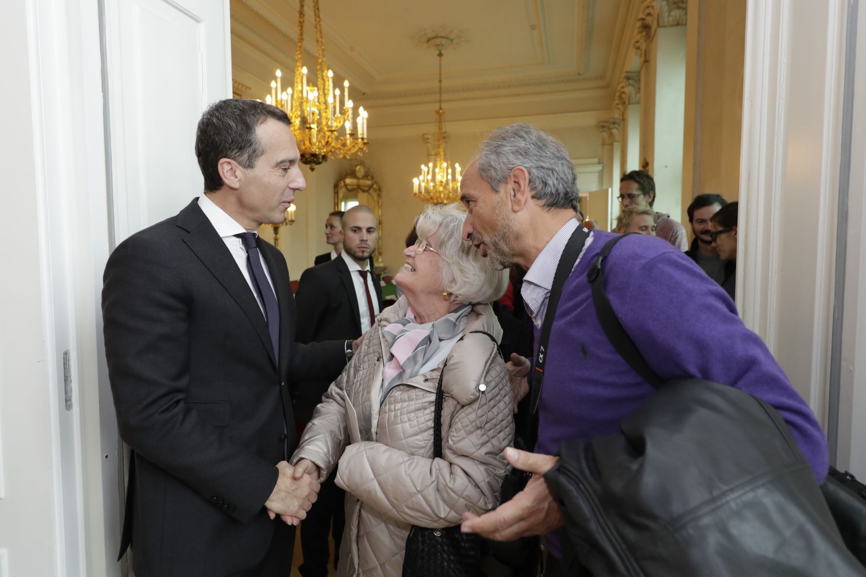 Am 26. Oktober 2016 empfing Bundeskanzler Christian Kern im Rahmen des Nationalfeiertages Besucherinnen und Besucher im Bundeskanzleramt.