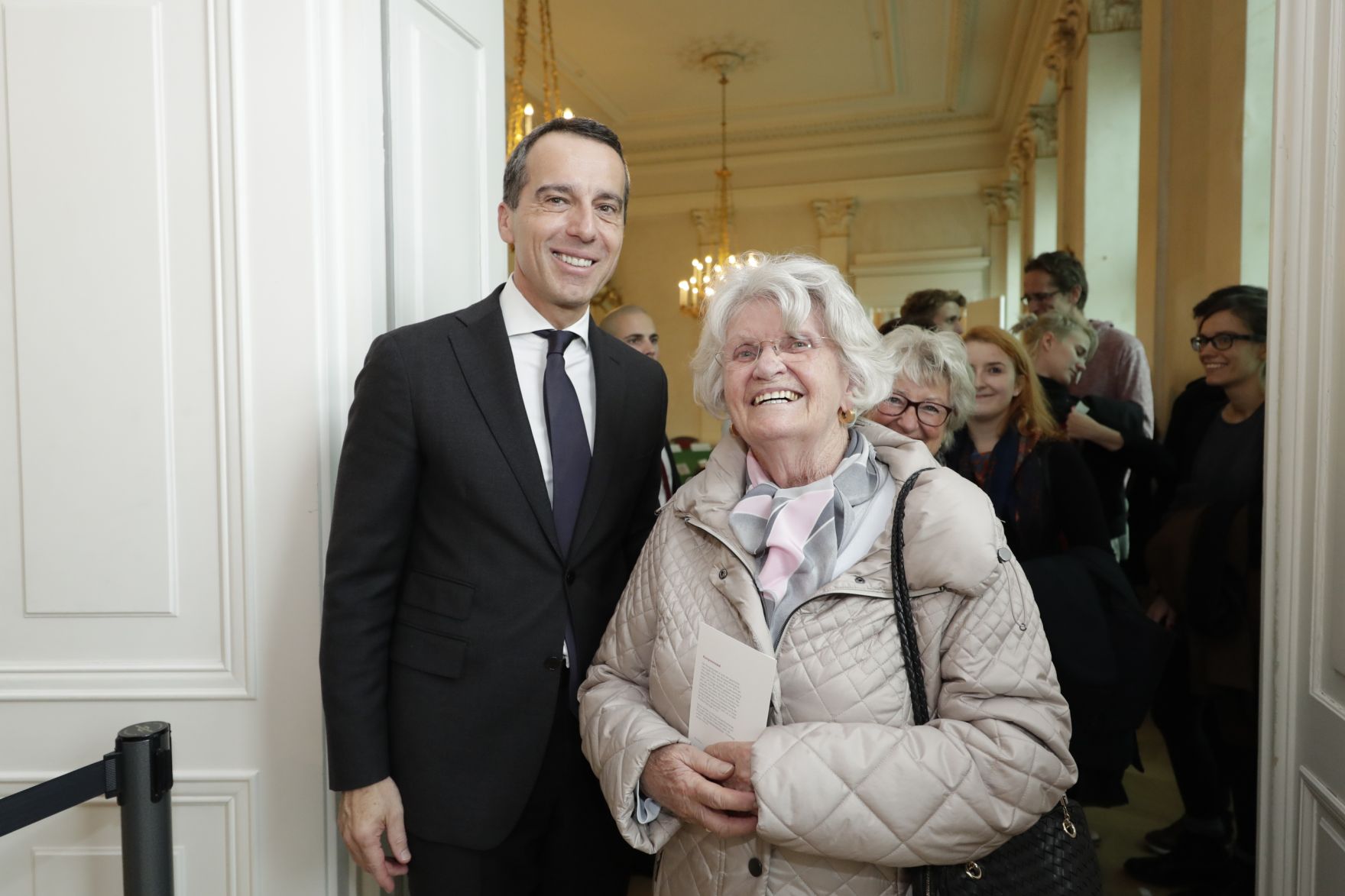 Am 26. Oktober 2016 empfing Bundeskanzler Christian Kern im Rahmen des Nationalfeiertages Besucherinnen und Besucher im Bundeskanzleramt.