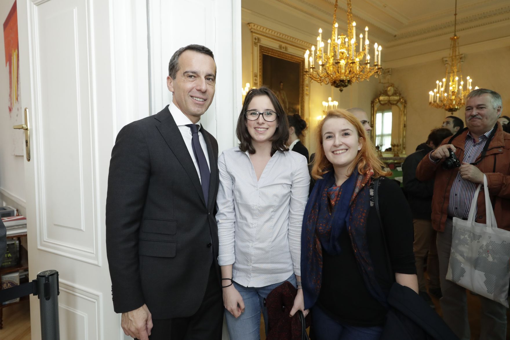 Am 26. Oktober 2016 empfing Bundeskanzler Christian Kern im Rahmen des Nationalfeiertages Besucherinnen und Besucher im Bundeskanzleramt.