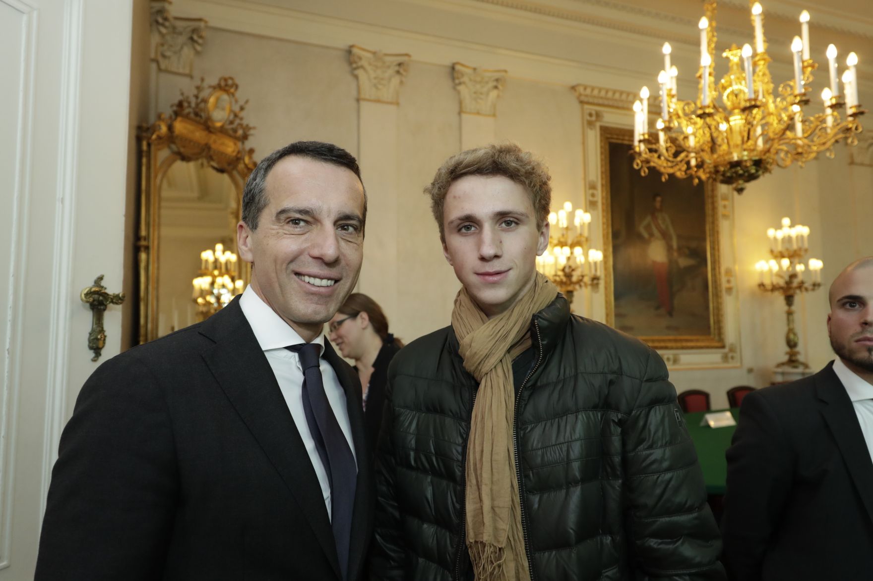Am 26. Oktober 2016 empfing Bundeskanzler Christian Kern im Rahmen des Nationalfeiertages Besucherinnen und Besucher im Bundeskanzleramt.
