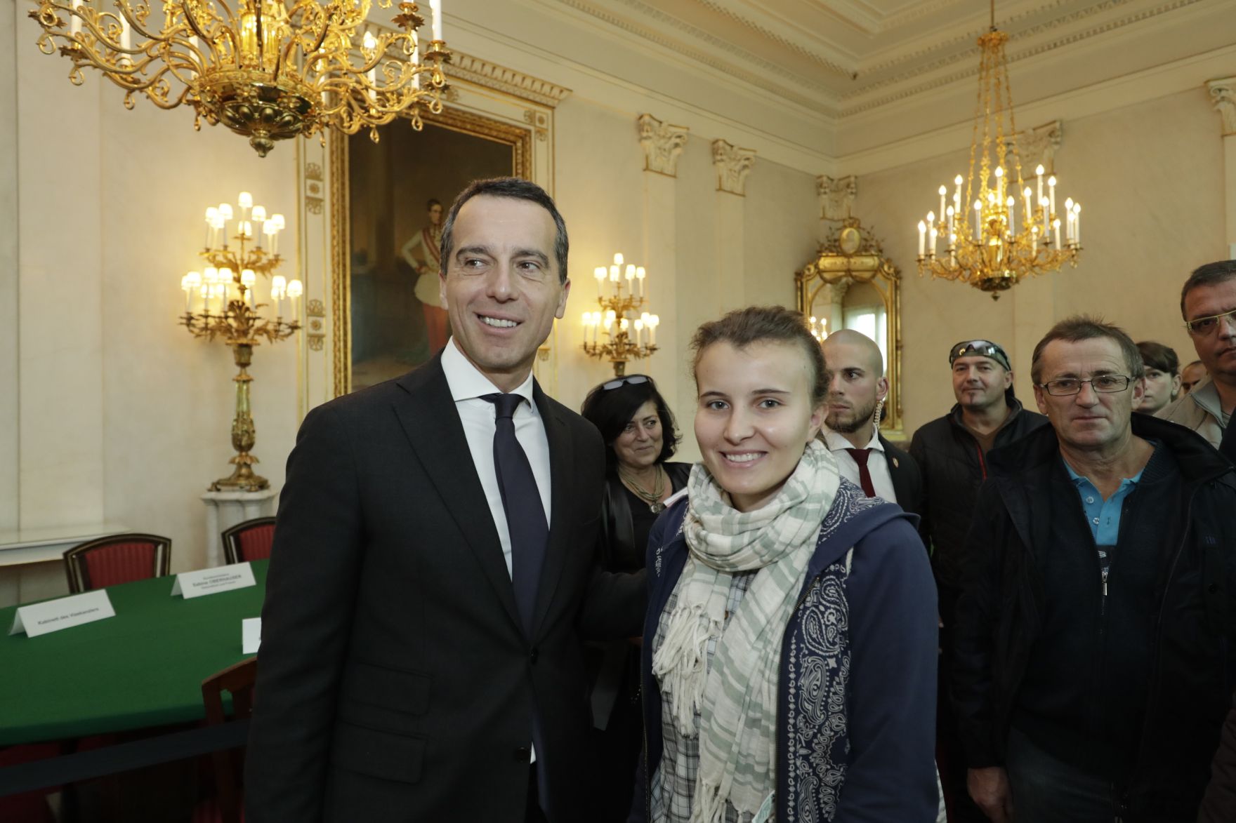Am 26. Oktober 2016 empfing Bundeskanzler Christian Kern im Rahmen des Nationalfeiertages Besucherinnen und Besucher im Bundeskanzleramt.