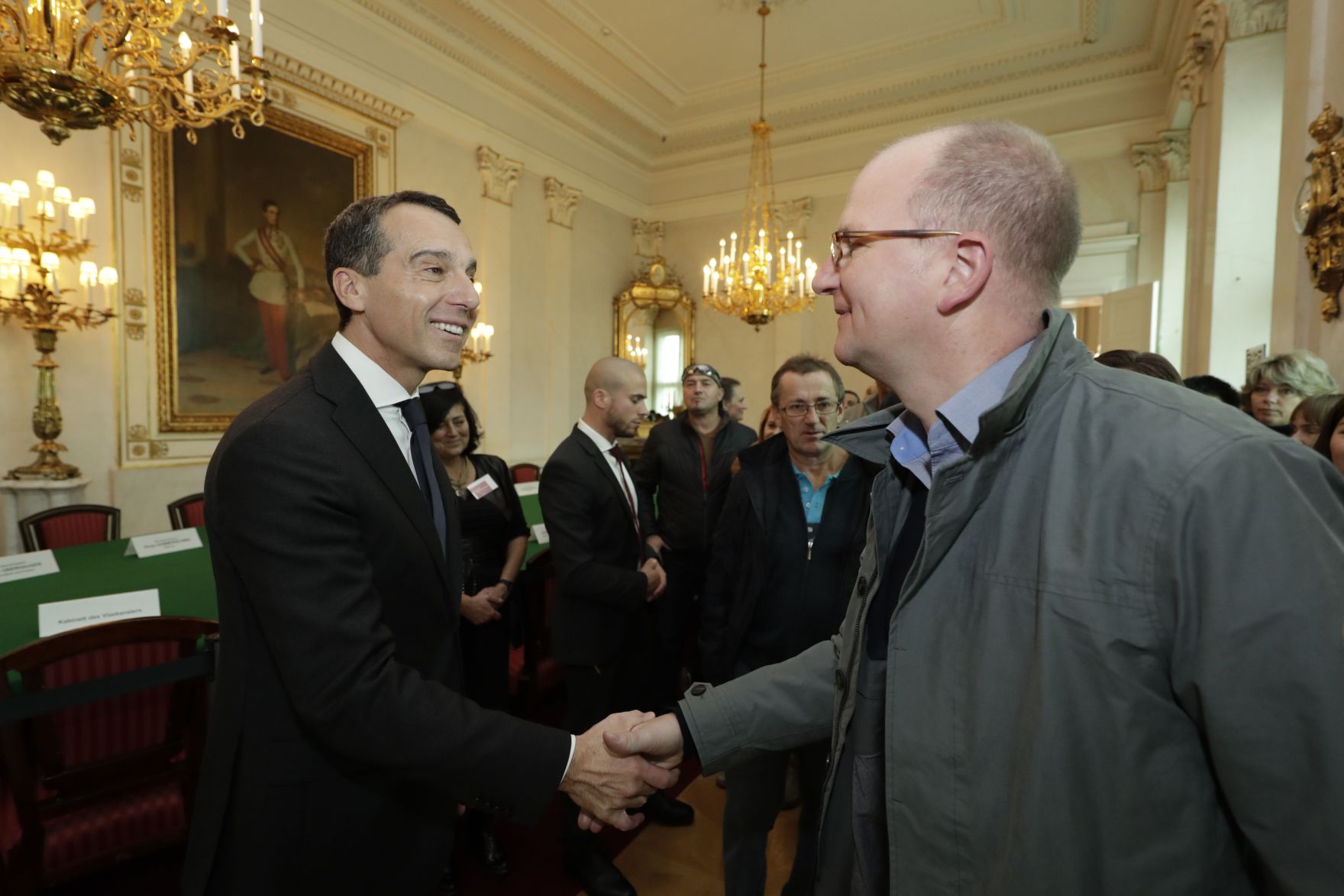 Am 26. Oktober 2016 empfing Bundeskanzler Christian Kern im Rahmen des Nationalfeiertages Besucherinnen und Besucher im Bundeskanzleramt.