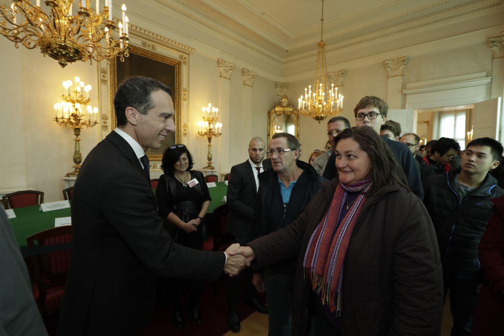 Am 26. Oktober 2016 empfing Bundeskanzler Christian Kern im Rahmen des Nationalfeiertages Besucherinnen und Besucher im Bundeskanzleramt.