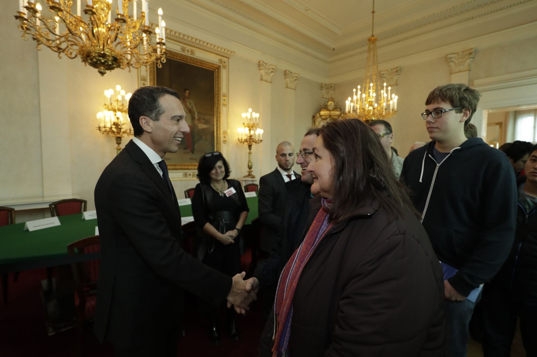 Am 26. Oktober 2016 empfing Bundeskanzler Christian Kern im Rahmen des Nationalfeiertages Besucherinnen und Besucher im Bundeskanzleramt.