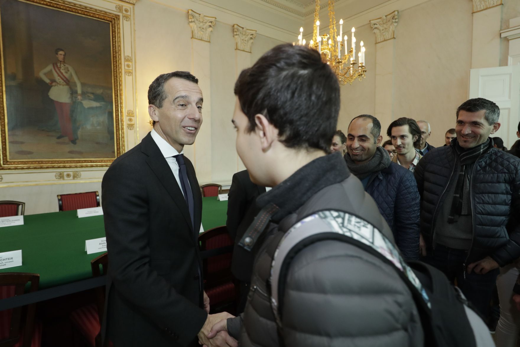 Am 26. Oktober 2016 empfing Bundeskanzler Christian Kern im Rahmen des Nationalfeiertages Besucherinnen und Besucher im Bundeskanzleramt.
