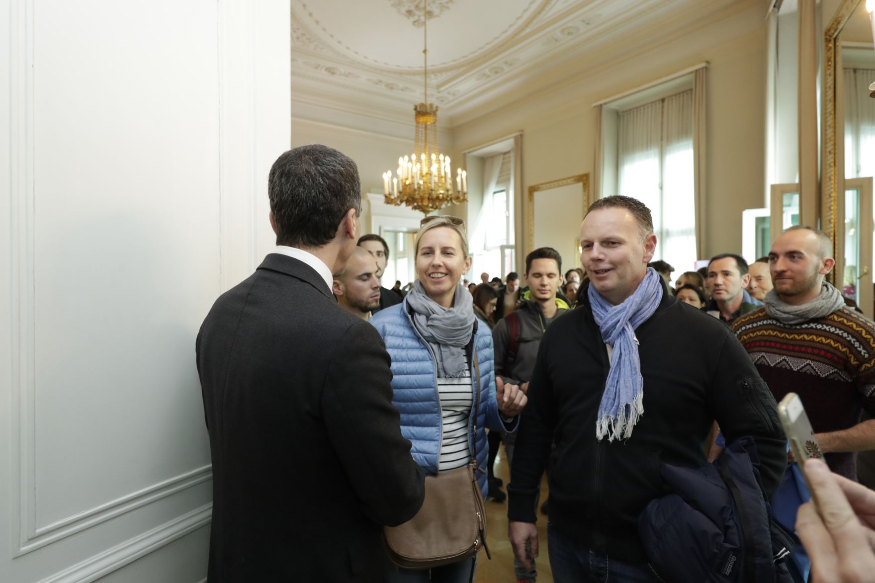 Am 26. Oktober 2016 empfing Bundeskanzler Christian Kern im Rahmen des Nationalfeiertages Besucherinnen und Besucher im Bundeskanzleramt.