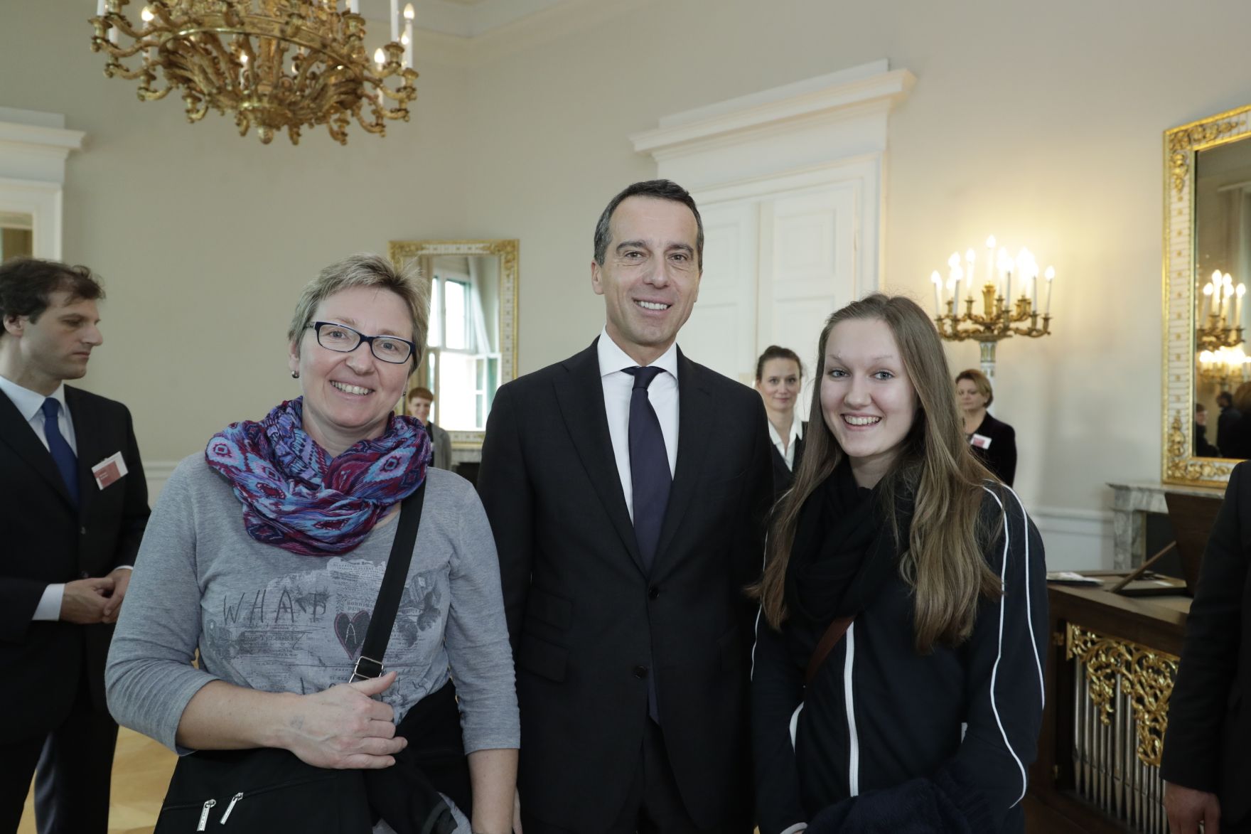 Am 26. Oktober 2016 empfing Bundeskanzler Christian Kern im Rahmen des Nationalfeiertages Besucherinnen und Besucher im Bundeskanzleramt.