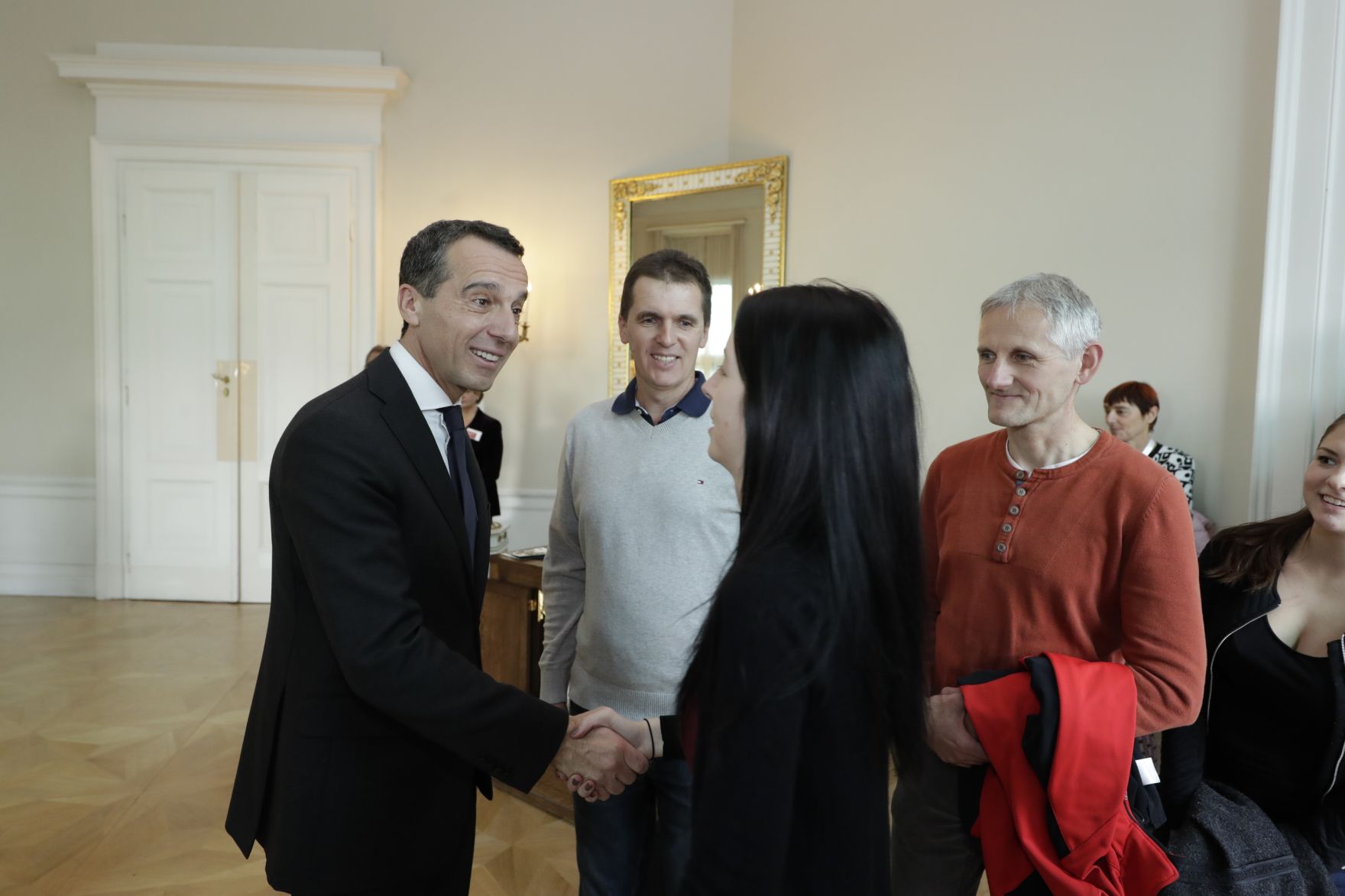 Am 26. Oktober 2016 empfing Bundeskanzler Christian Kern im Rahmen des Nationalfeiertages Besucherinnen und Besucher im Bundeskanzleramt.