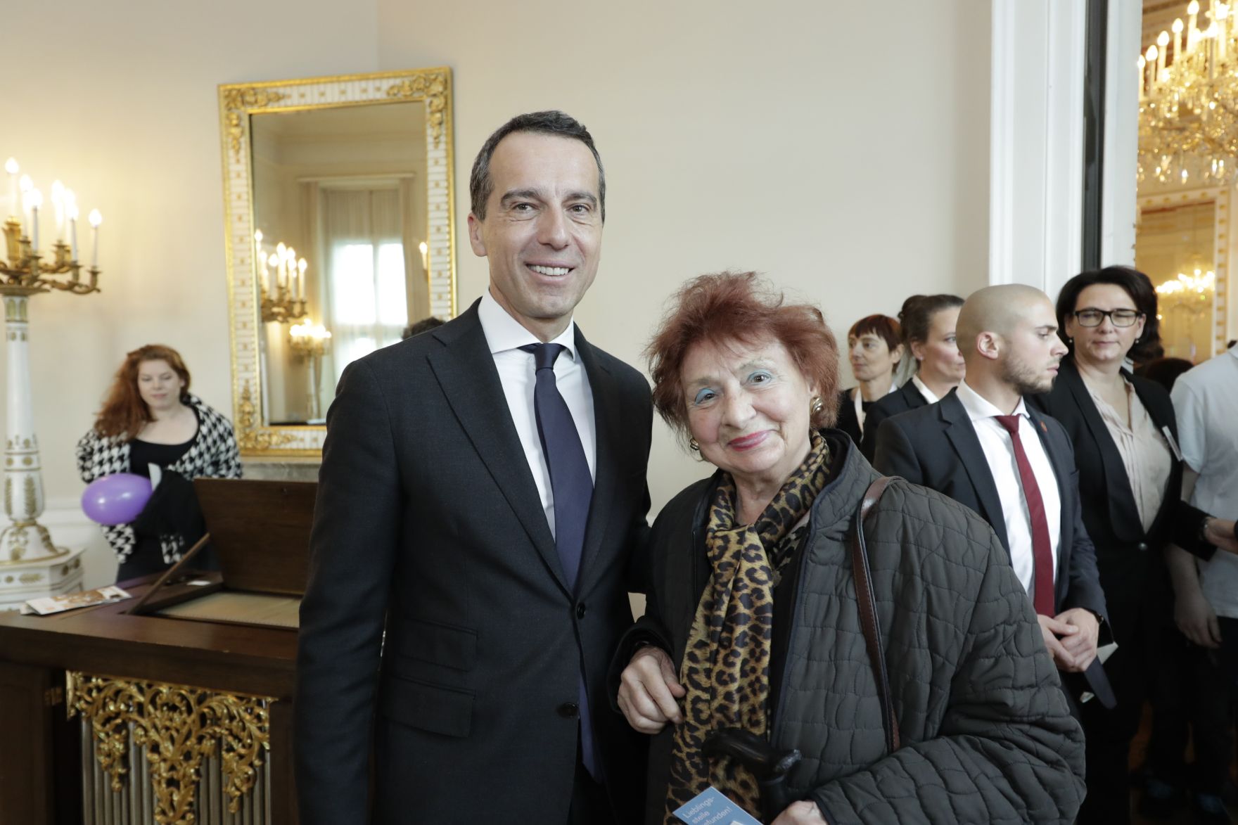 Am 26. Oktober 2016 empfing Bundeskanzler Christian Kern im Rahmen des Nationalfeiertages Besucherinnen und Besucher im Bundeskanzleramt.