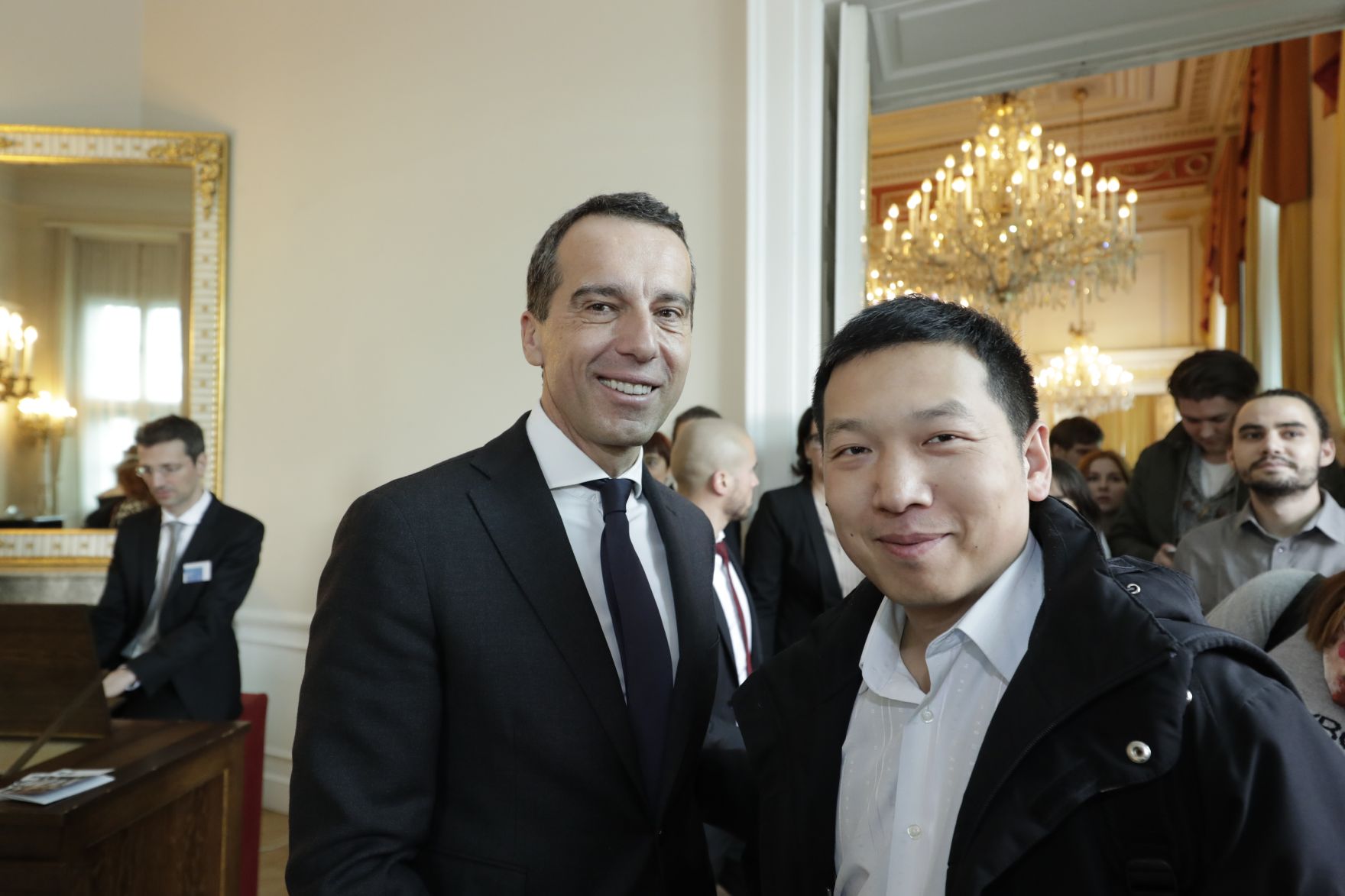 Am 26. Oktober 2016 empfing Bundeskanzler Christian Kern im Rahmen des Nationalfeiertages Besucherinnen und Besucher im Bundeskanzleramt.