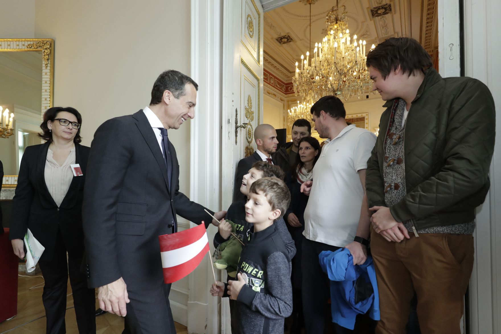 Am 26. Oktober 2016 empfing Bundeskanzler Christian Kern im Rahmen des Nationalfeiertages Besucherinnen und Besucher im Bundeskanzleramt.