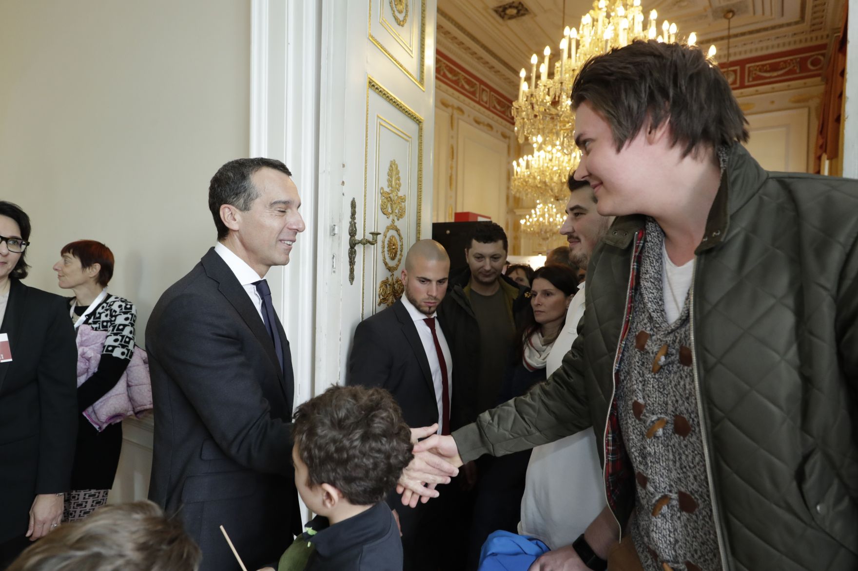 Am 26. Oktober 2016 empfing Bundeskanzler Christian Kern im Rahmen des Nationalfeiertages Besucherinnen und Besucher im Bundeskanzleramt.