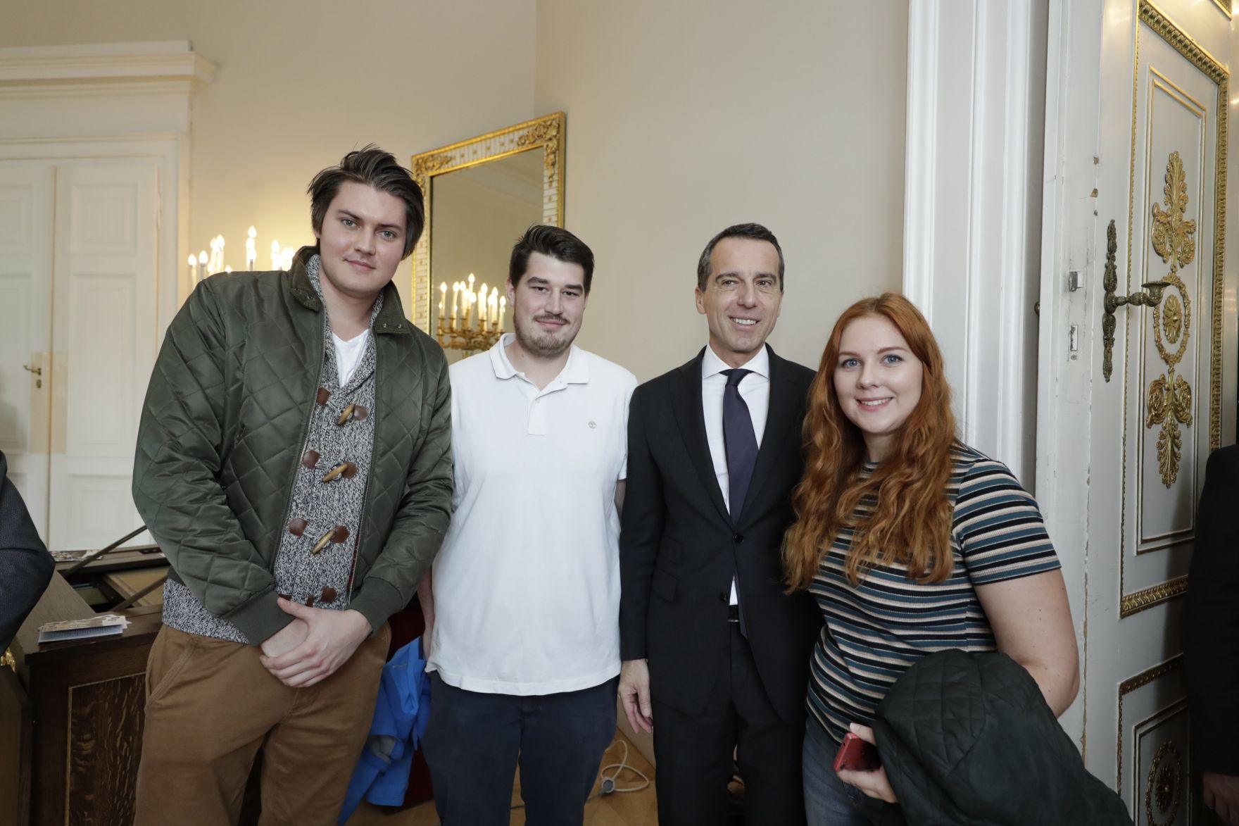 Am 26. Oktober 2016 empfing Bundeskanzler Christian Kern im Rahmen des Nationalfeiertages Besucherinnen und Besucher im Bundeskanzleramt.