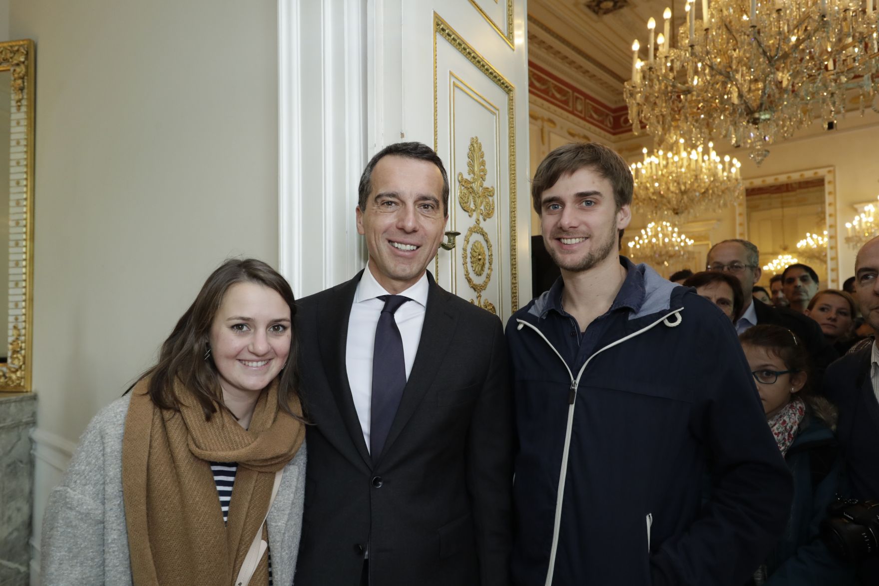 Am 26. Oktober 2016 empfing Bundeskanzler Christian Kern im Rahmen des Nationalfeiertages Besucherinnen und Besucher im Bundeskanzleramt.